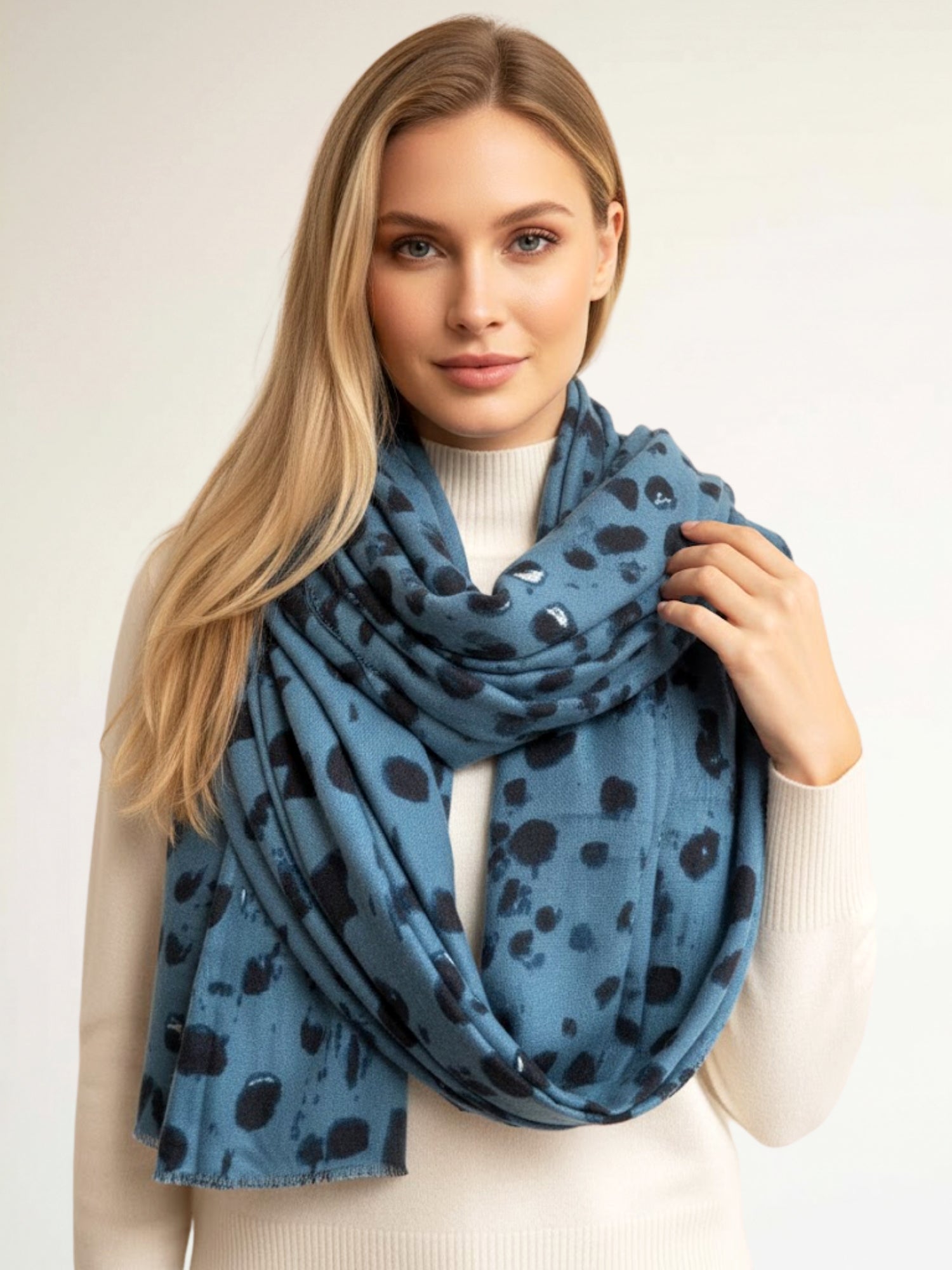 LARGE BLUE WOOL SPOTTY LEOPARD PRINT SCARF