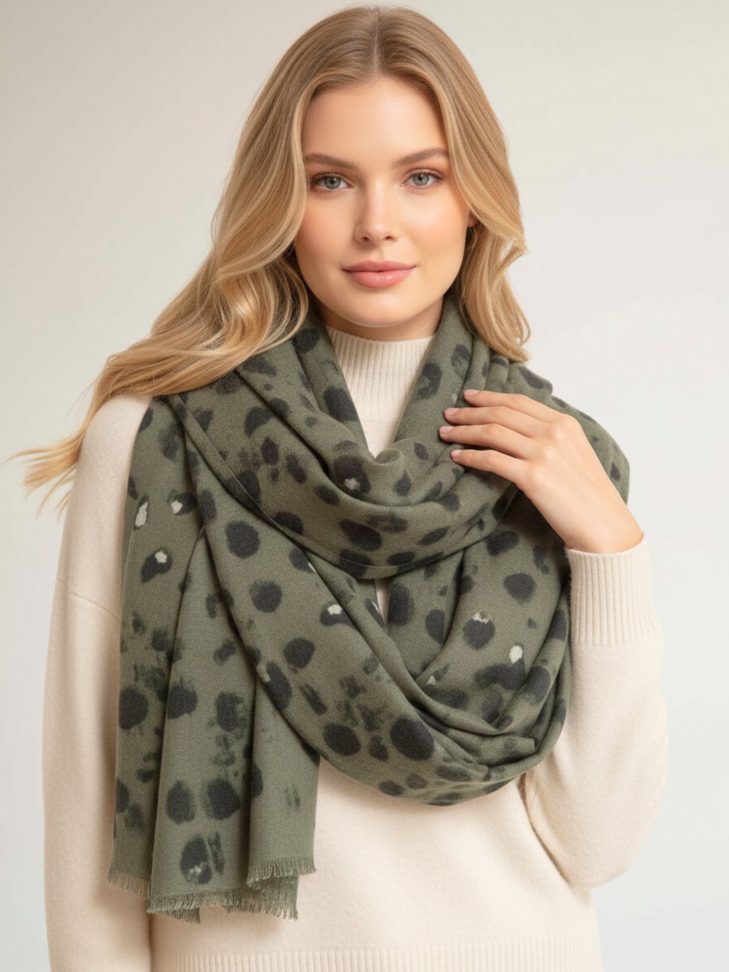 LARGE GREEN WOOL SPOTTY LEOPARD PRINT SCARF