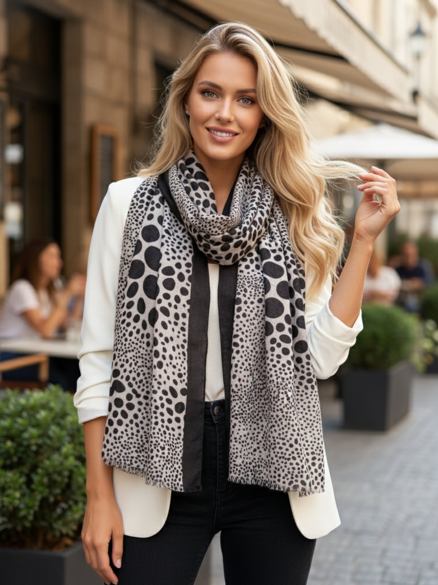 LIGHTWEIGHT BLACK LEOPARD DOT PRINT SCARF