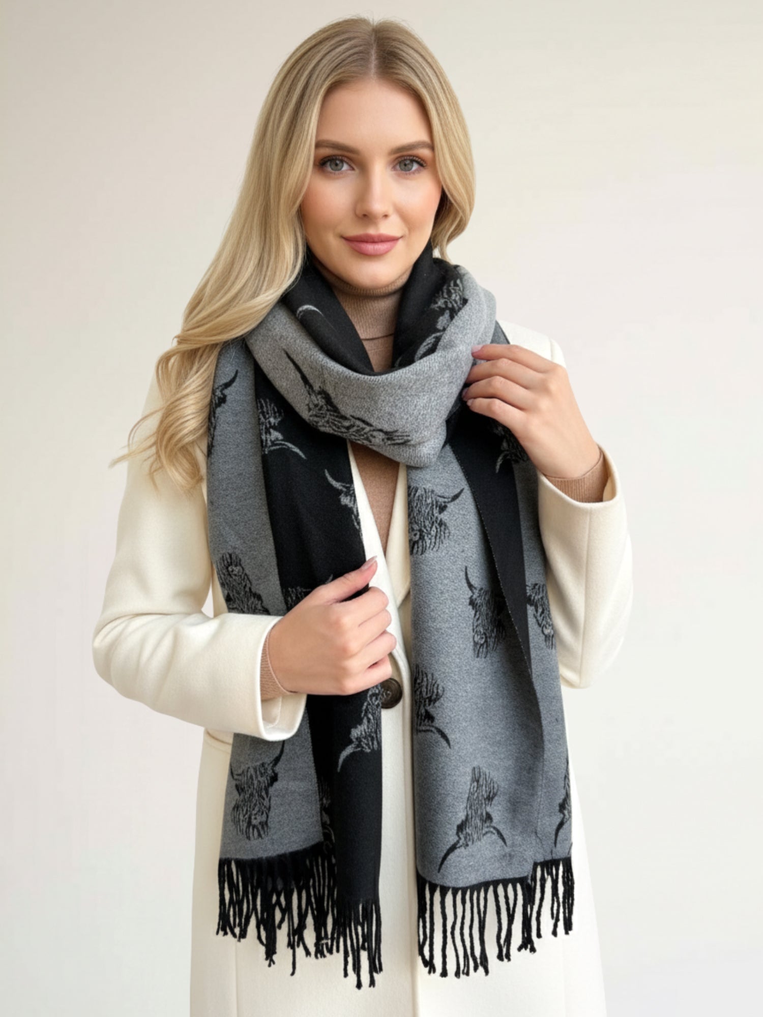 CASHMERE HIGHLAND COW PRINT REVERSIBLE WINTER SHAWL BLANKET SCARF - BLACK