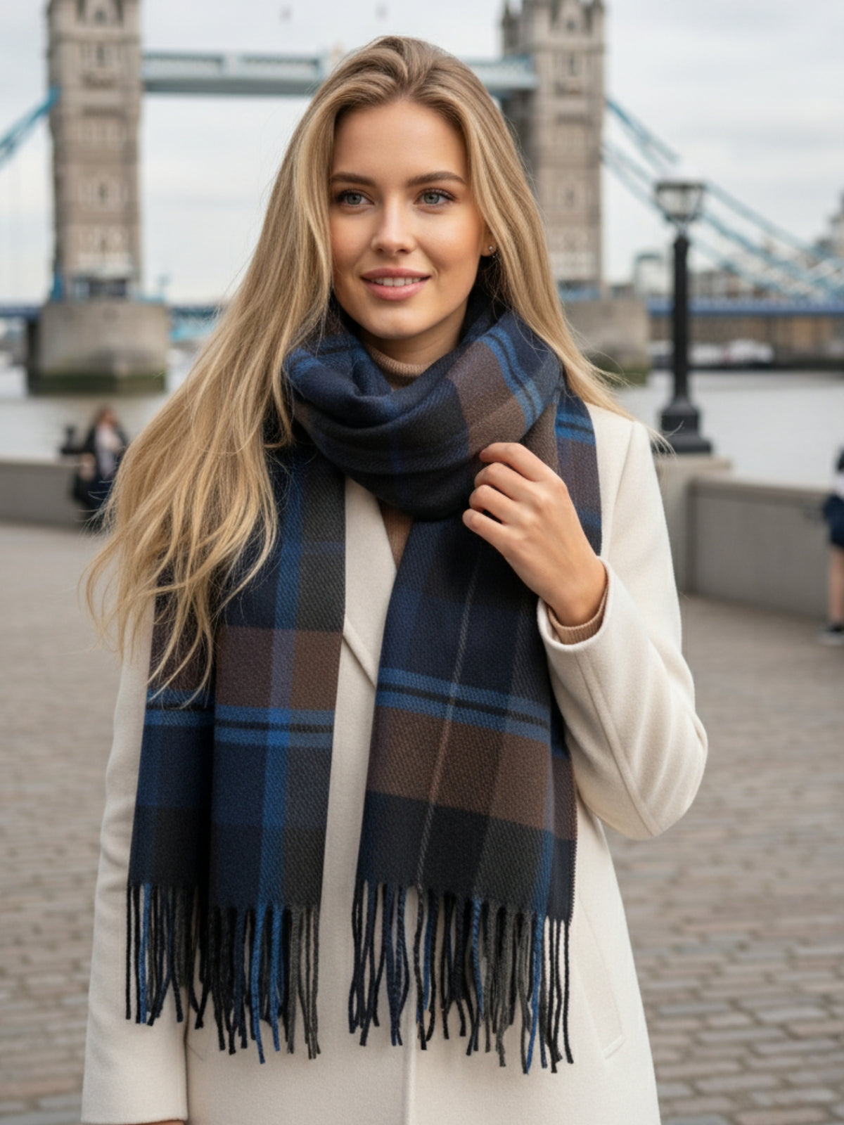 LONG BLUE WOOL BLEND CHECKED TARTAN SCARF