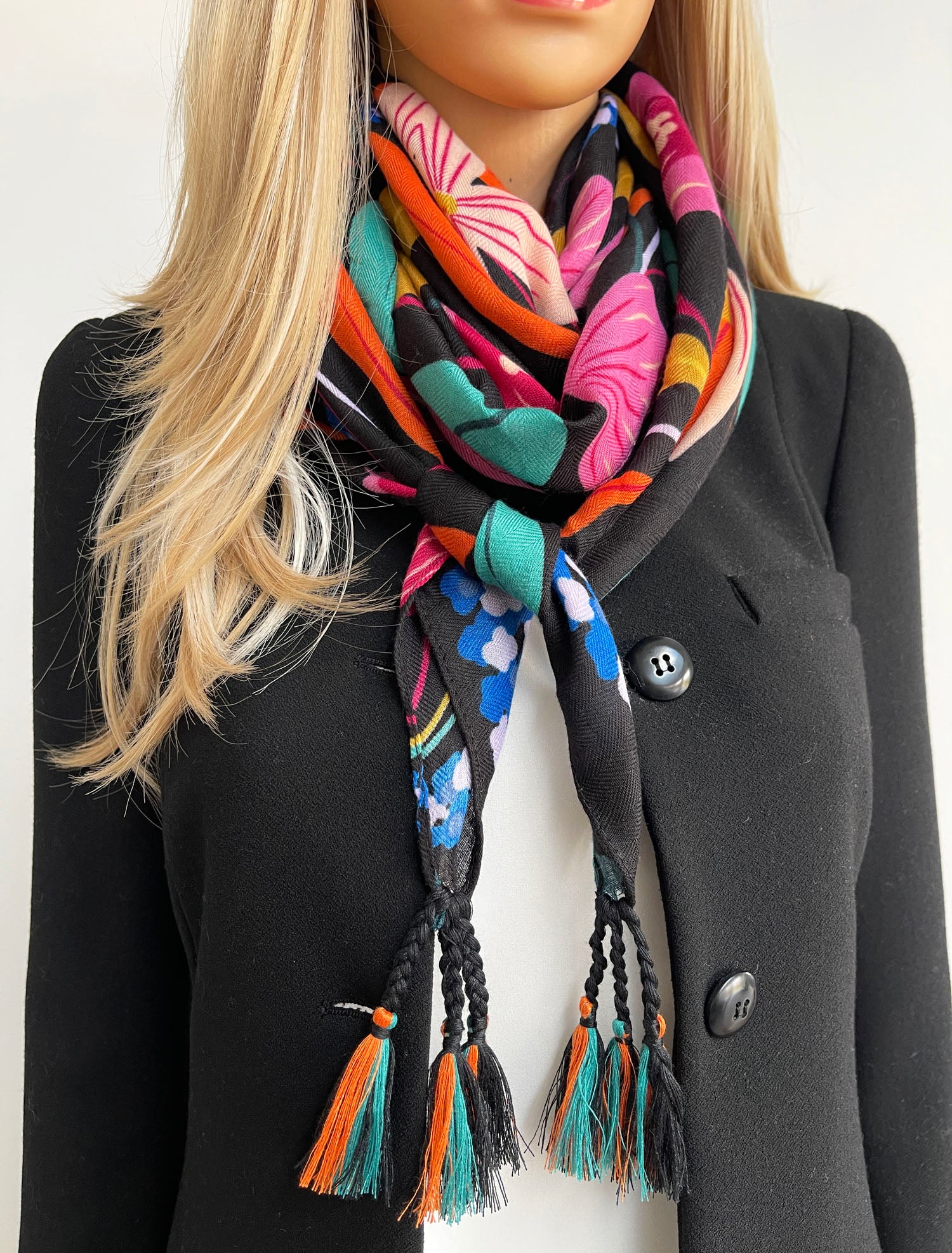 BLACK ROSE FLORAL PRINT SQUARE TASSEL SCARF