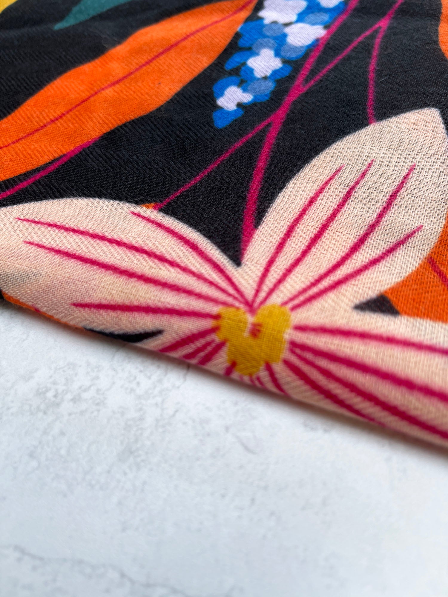 BLACK ROSE FLORAL PRINT SQUARE TASSEL SCARF