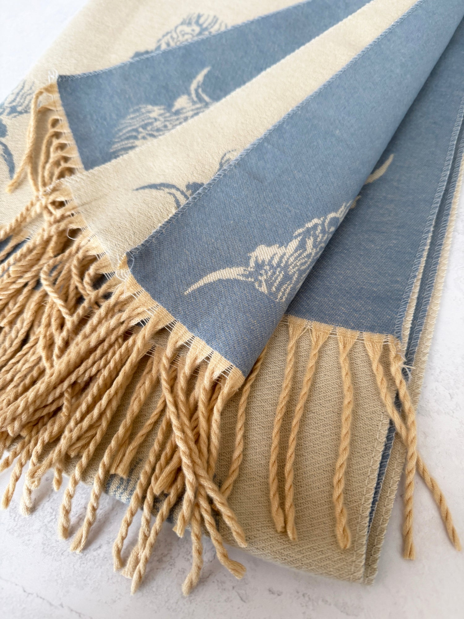 CASHMERE HIGHLAND COW PRINT REVERSIBLE WINTER SHAWL BLANKET SCARF - CREAM BLUE