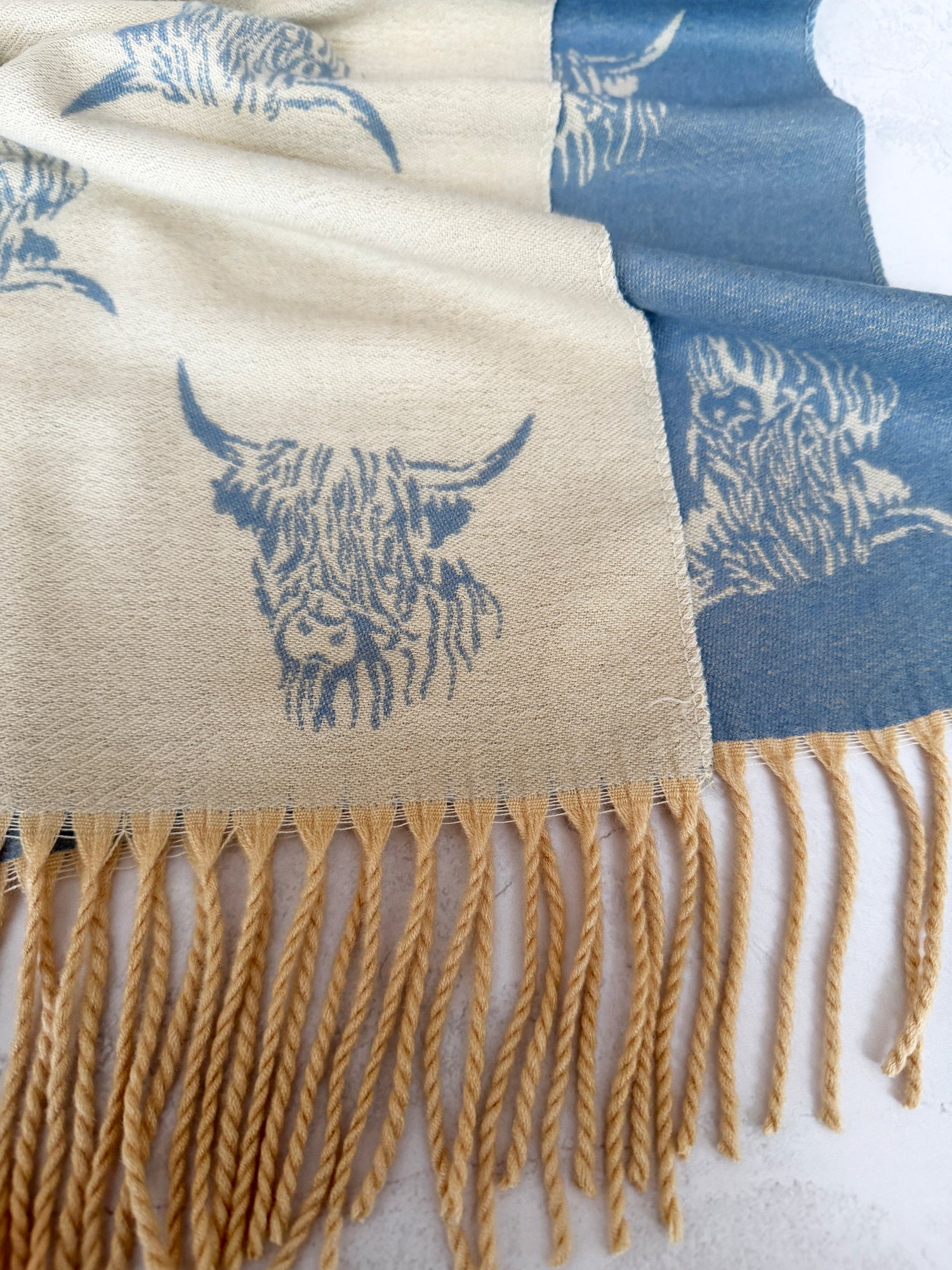 CASHMERE HIGHLAND COW PRINT REVERSIBLE WINTER SHAWL BLANKET SCARF - CREAM BLUE
