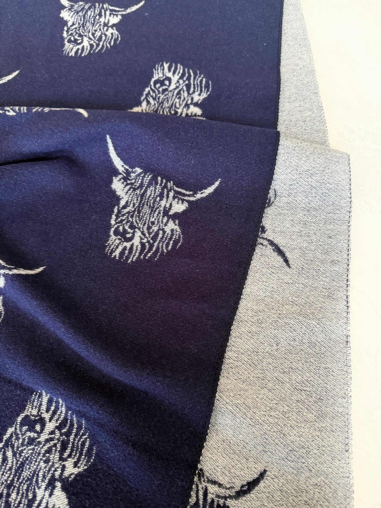 CASHMERE HIGHLAND COW PRINT REVERSIBLE WINTER SHAWL BLANKET SCARF - NAVY GREY