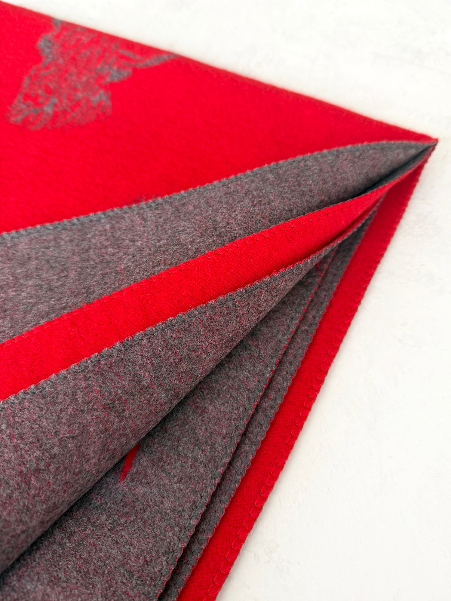 CASHMERE HIGHLAND COW PRINT REVERSIBLE WINTER SHAWL BLANKET SCARF - RED