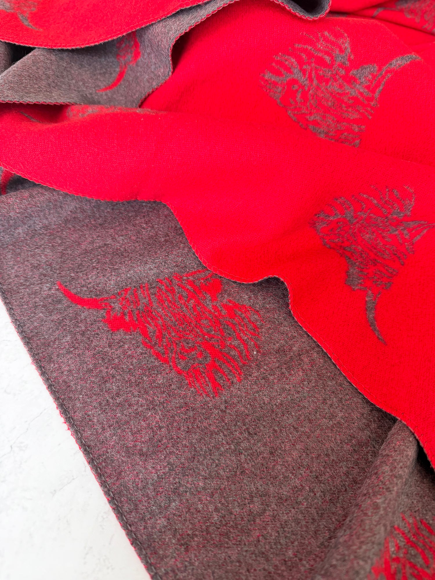CASHMERE HIGHLAND COW PRINT REVERSIBLE WINTER SHAWL BLANKET SCARF - RED