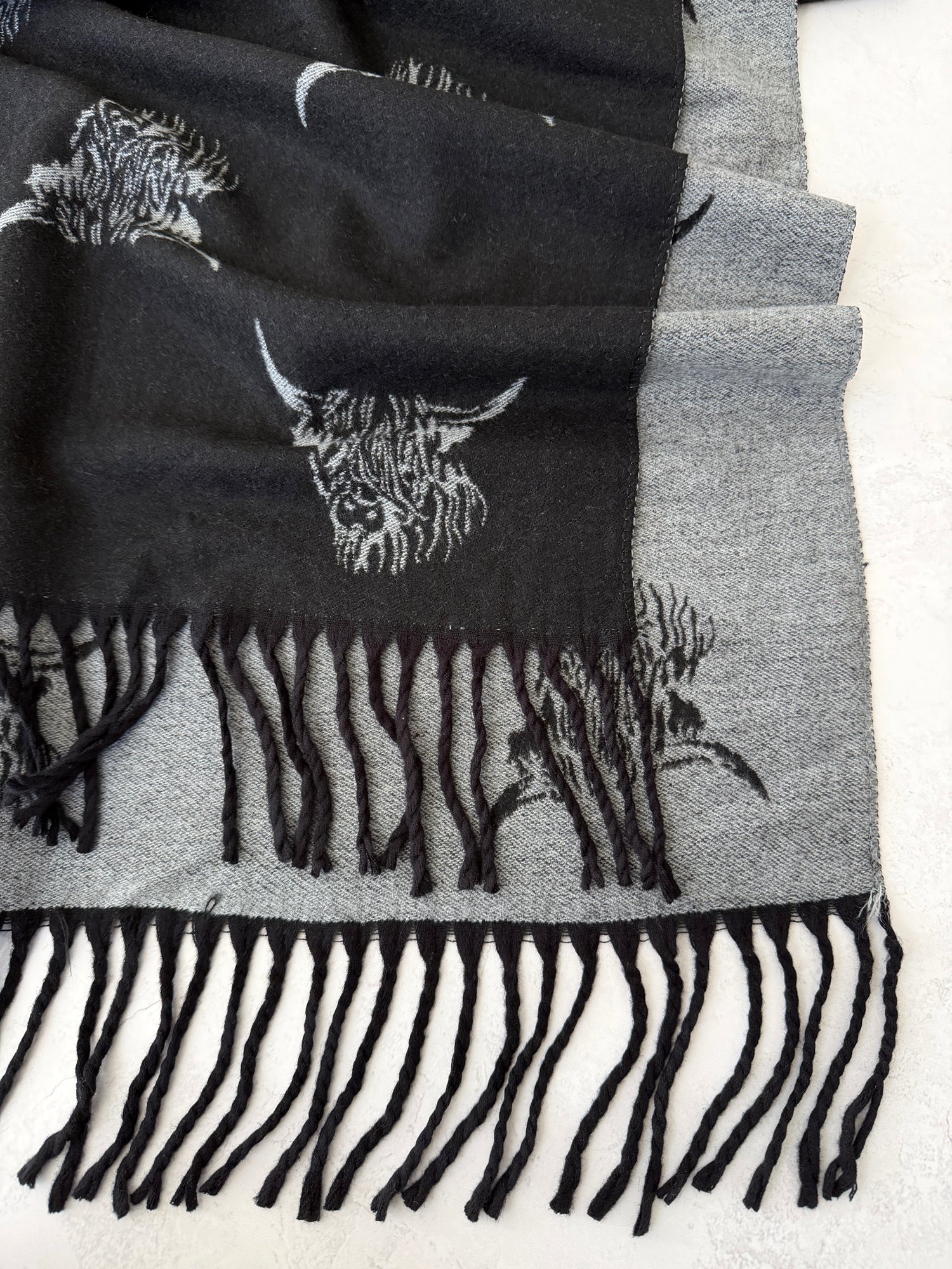 CASHMERE HIGHLAND COW PRINT REVERSIBLE WINTER SHAWL BLANKET SCARF - BLACK