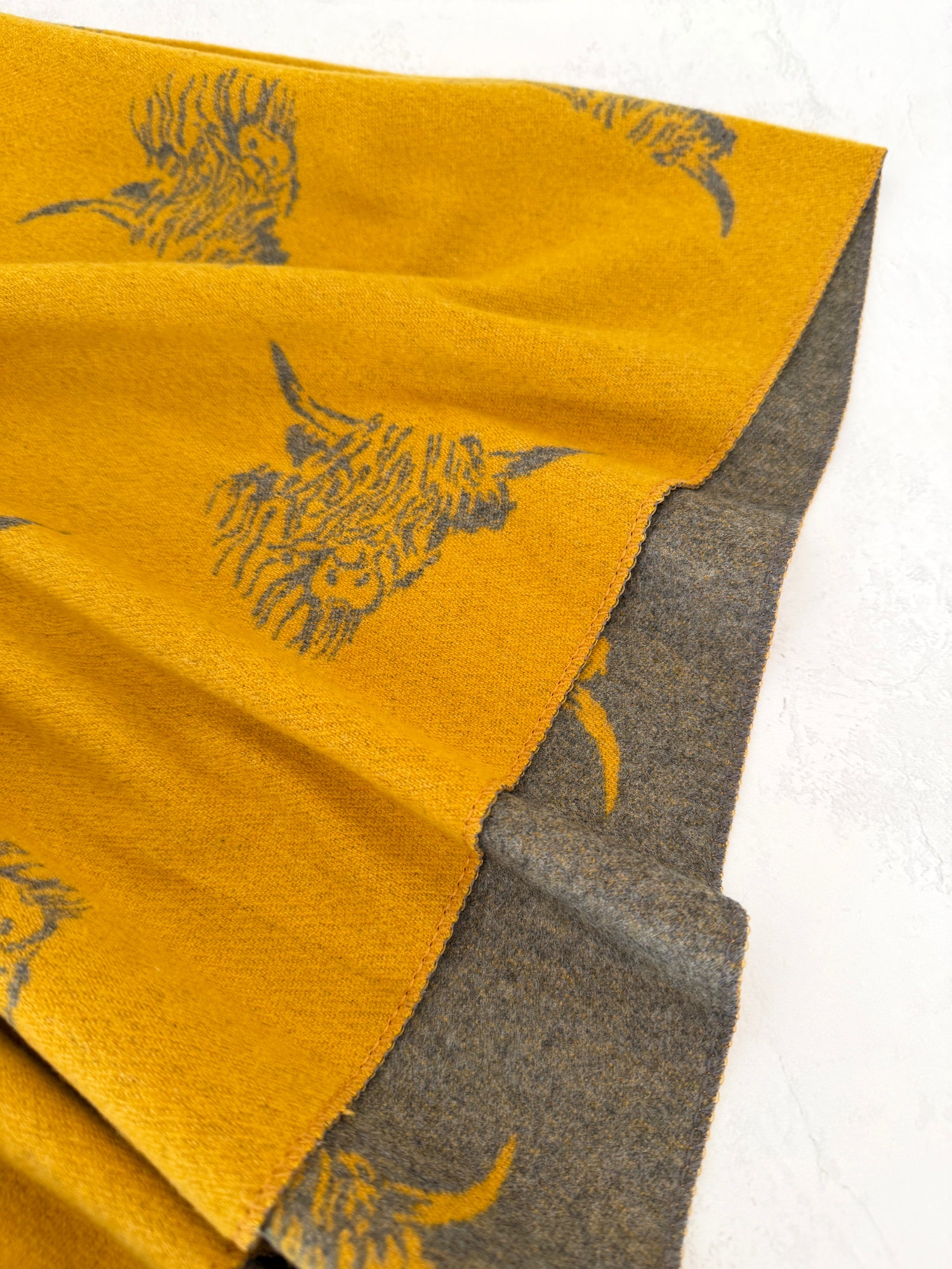 CASHMERE HIGHLAND COW PRINT REVERSIBLE WINTER SHAWL BLANKET SCARF - YELLOW