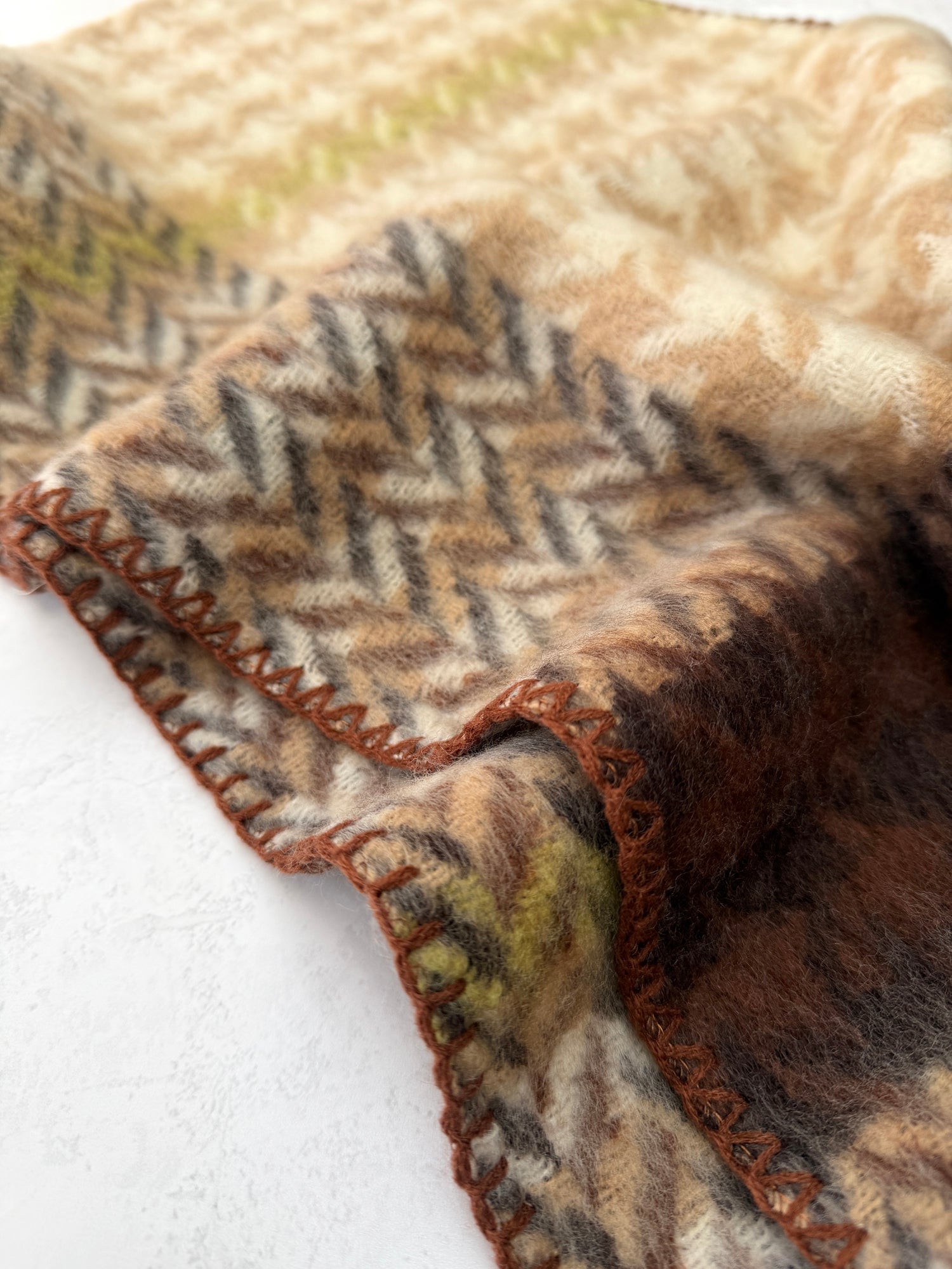 CHUNKY CREAM TARTAN HERRINGBONE STITCHED EDGE SCARF