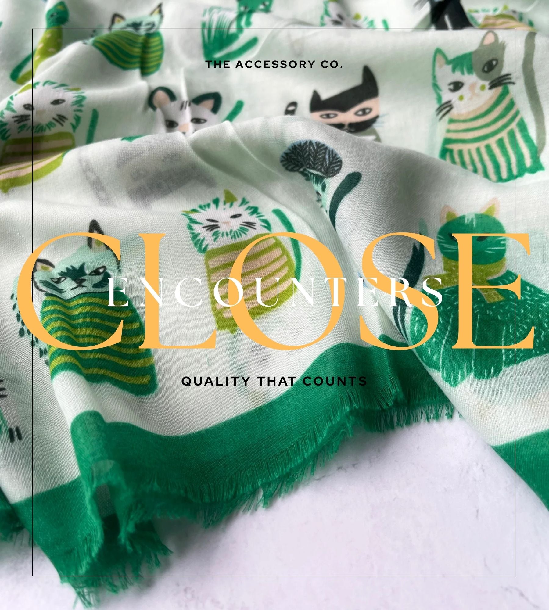 CREAM AND GREEN LIGHTWEIGHT BORDER CAT SCARF