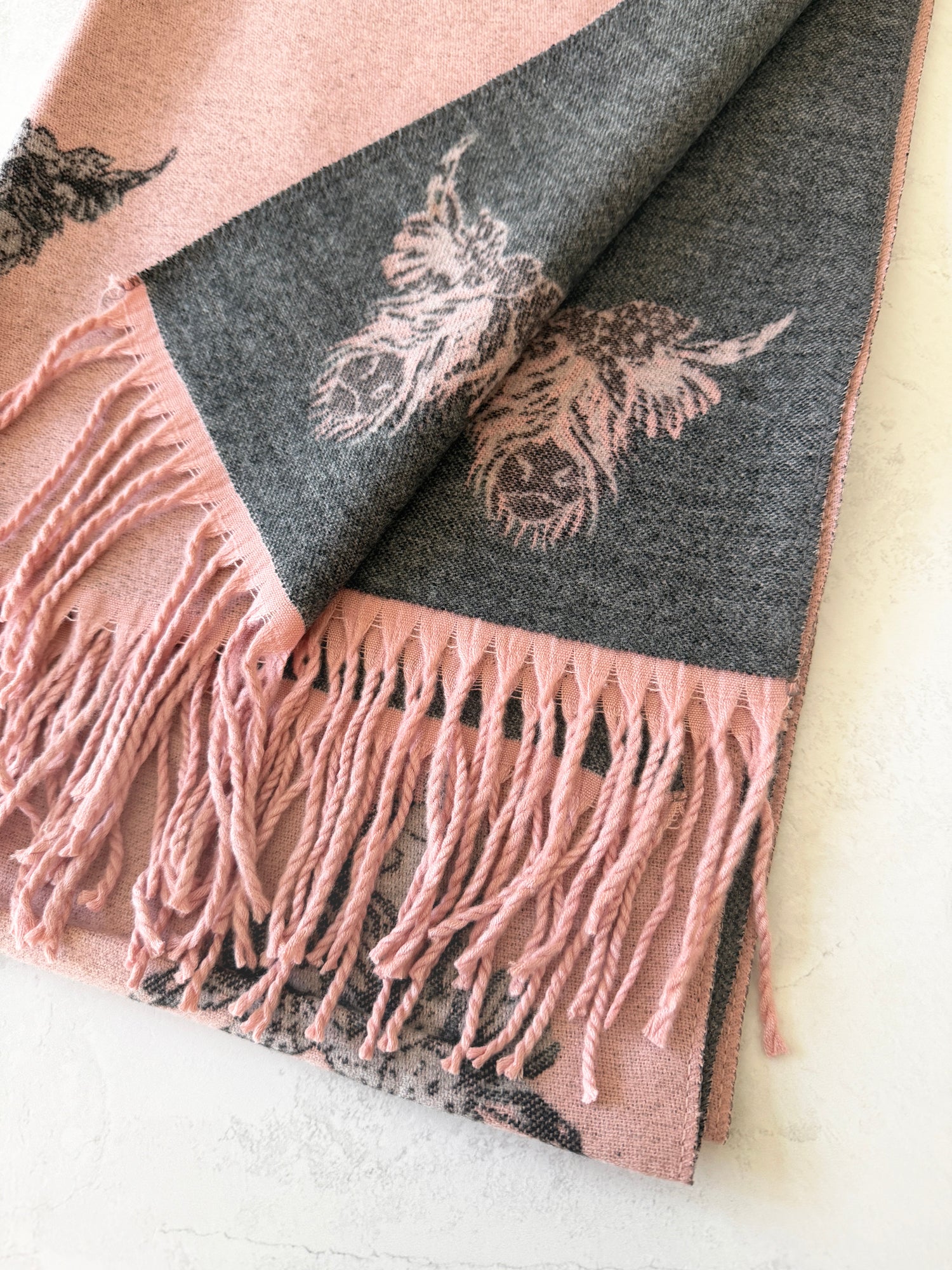 LARGE LIGHT PINK HIGHLAND COW CASHMERE REVERSIBLE SHAWL SCARF