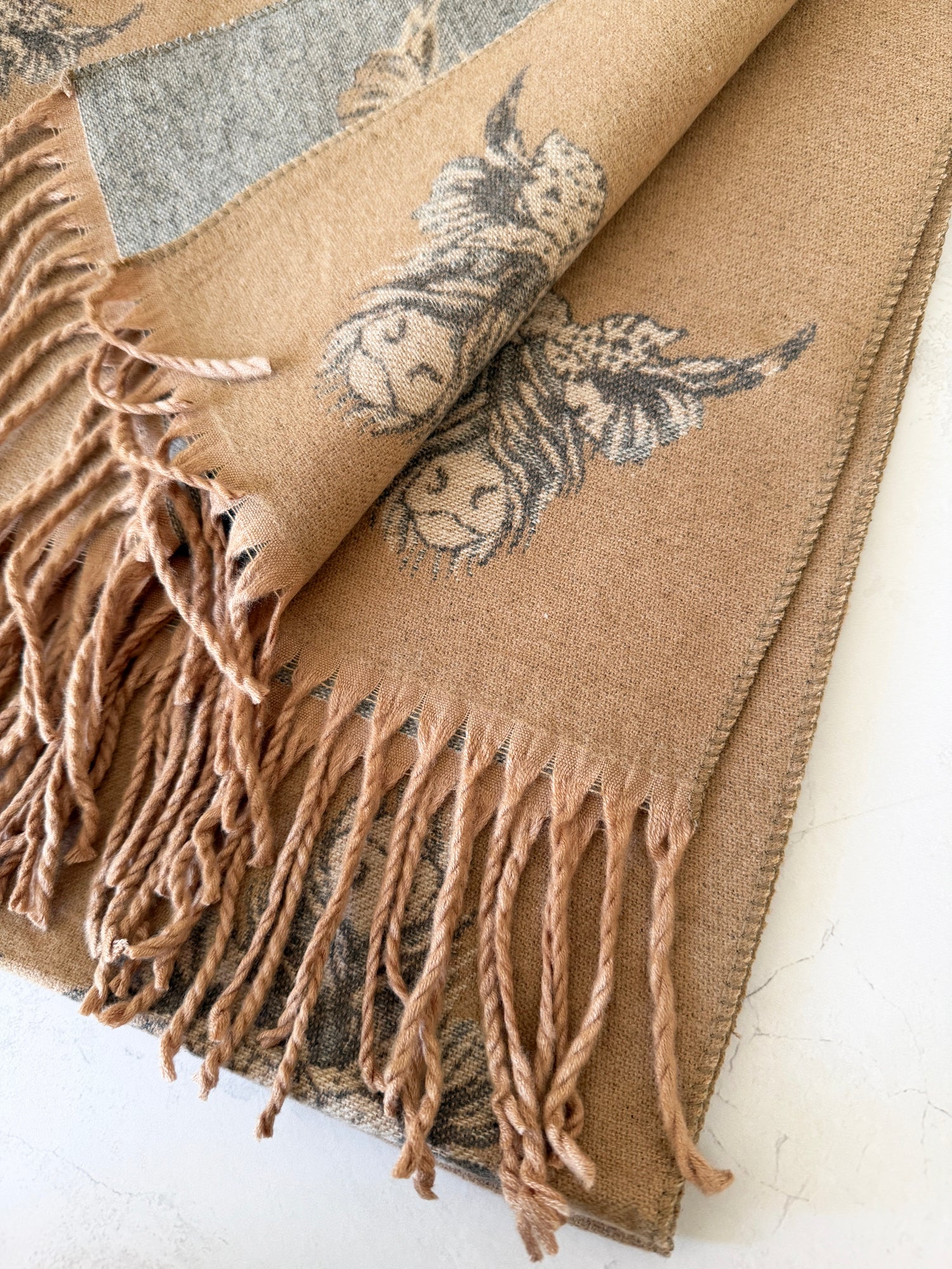 LARGE CAMEL HIGHLAND COW CASHMERE REVERSIBLE SHAWL SCARF