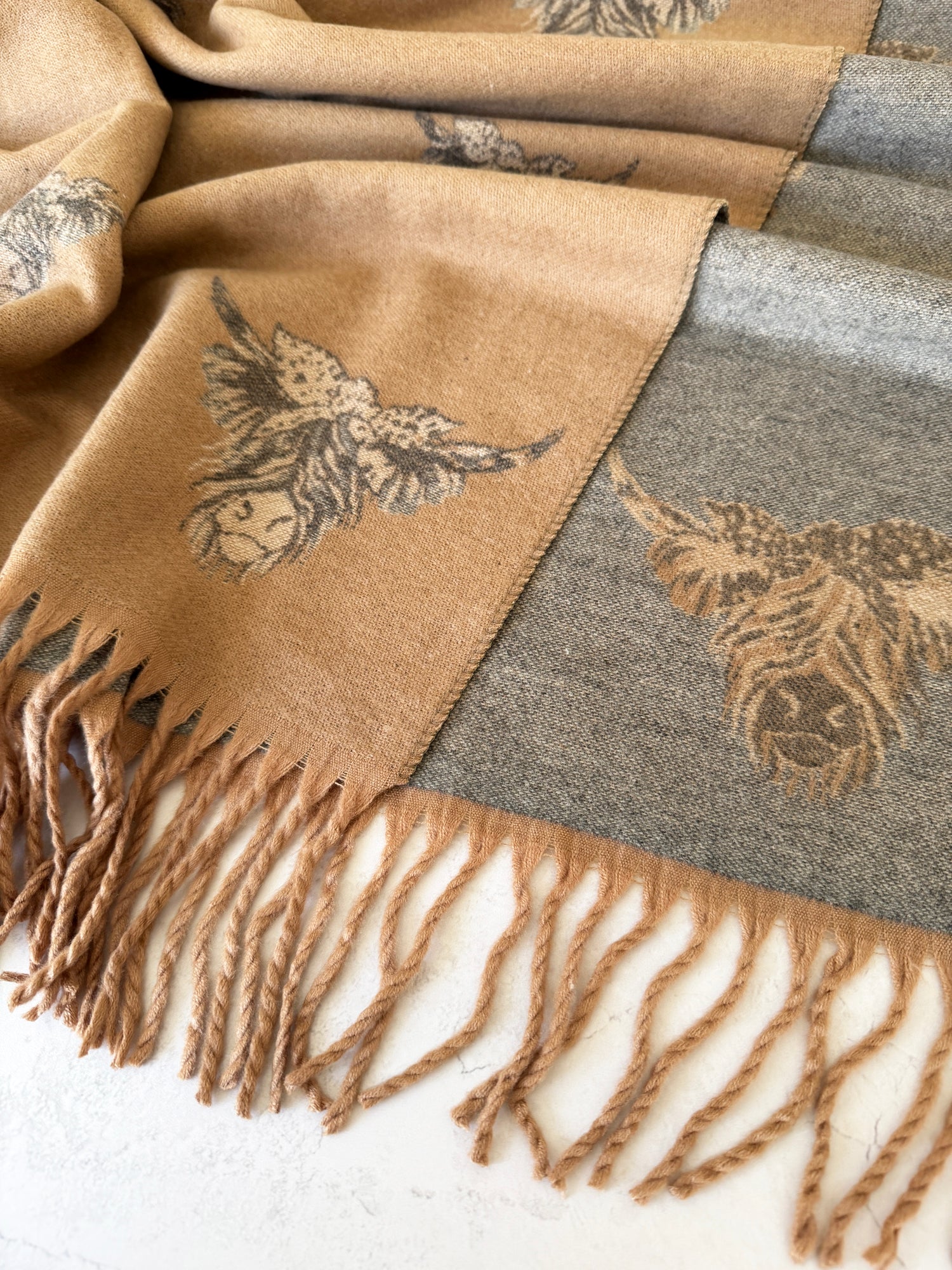 LARGE CAMEL HIGHLAND COW CASHMERE REVERSIBLE SHAWL SCARF
