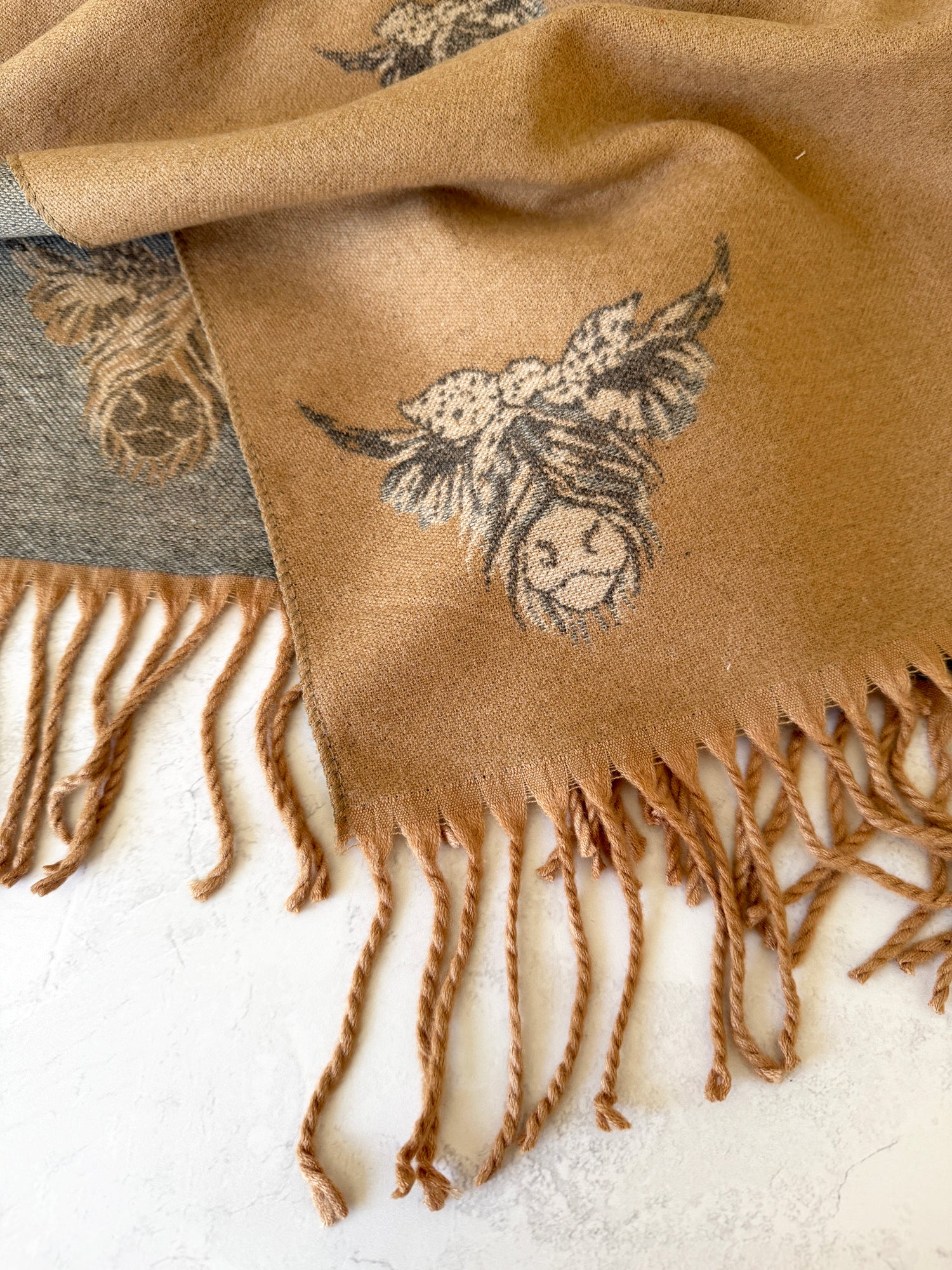 LARGE CAMEL HIGHLAND COW CASHMERE REVERSIBLE SHAWL SCARF