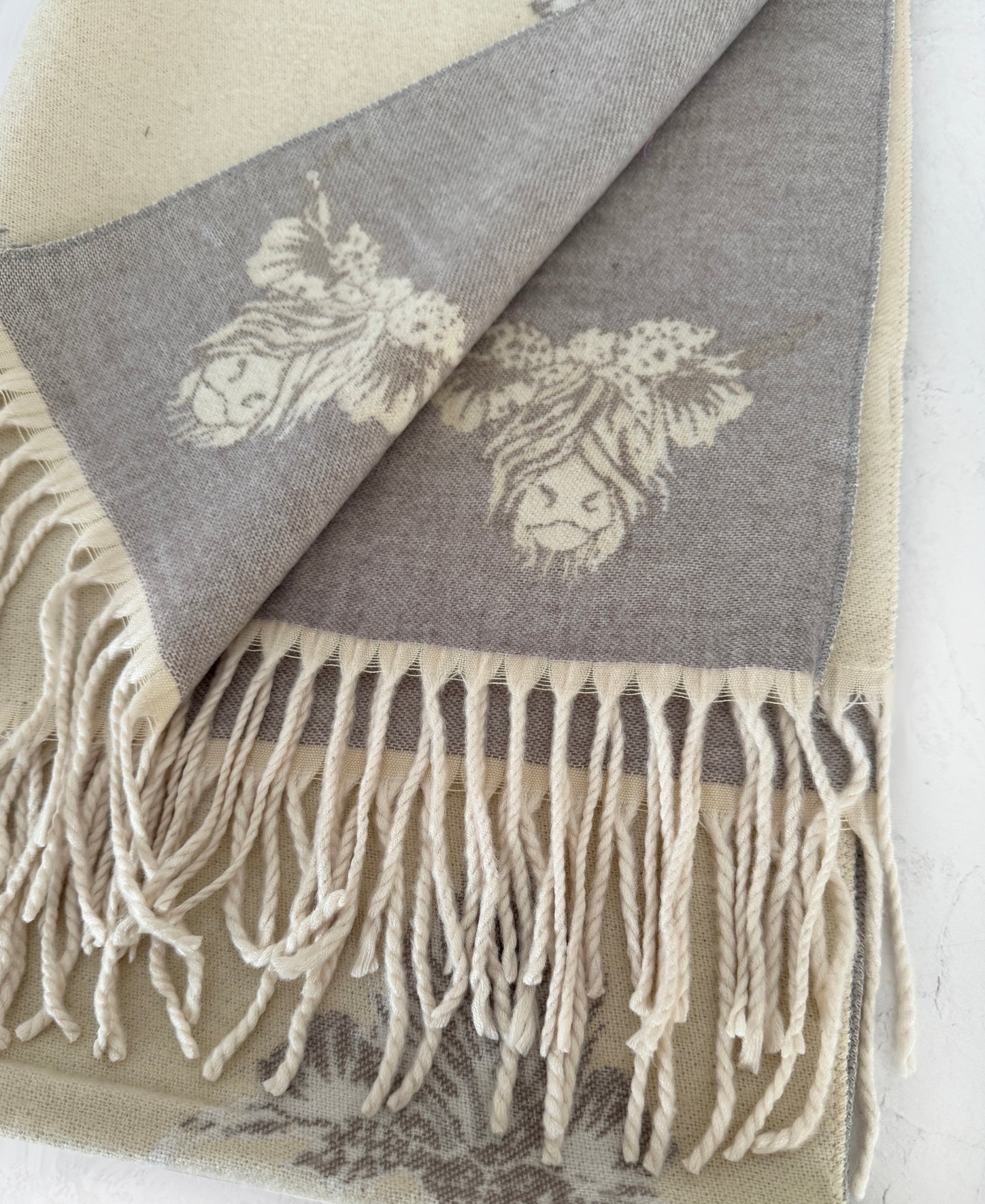 LARGE CREAM HIGHLAND COW CASHMERE REVERSIBLE SHAWL SCARF