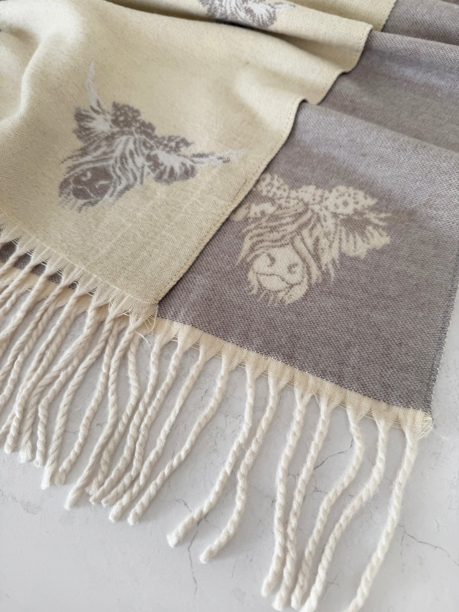 LARGE CREAM HIGHLAND COW CASHMERE REVERSIBLE SHAWL SCARF