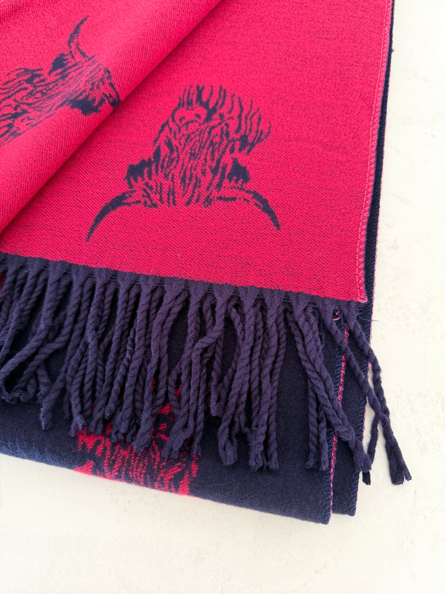 LARGE NAVY FUCHSIA HIGHLAND COW CASHMERE REVERSIBLE SHAWL SCARF