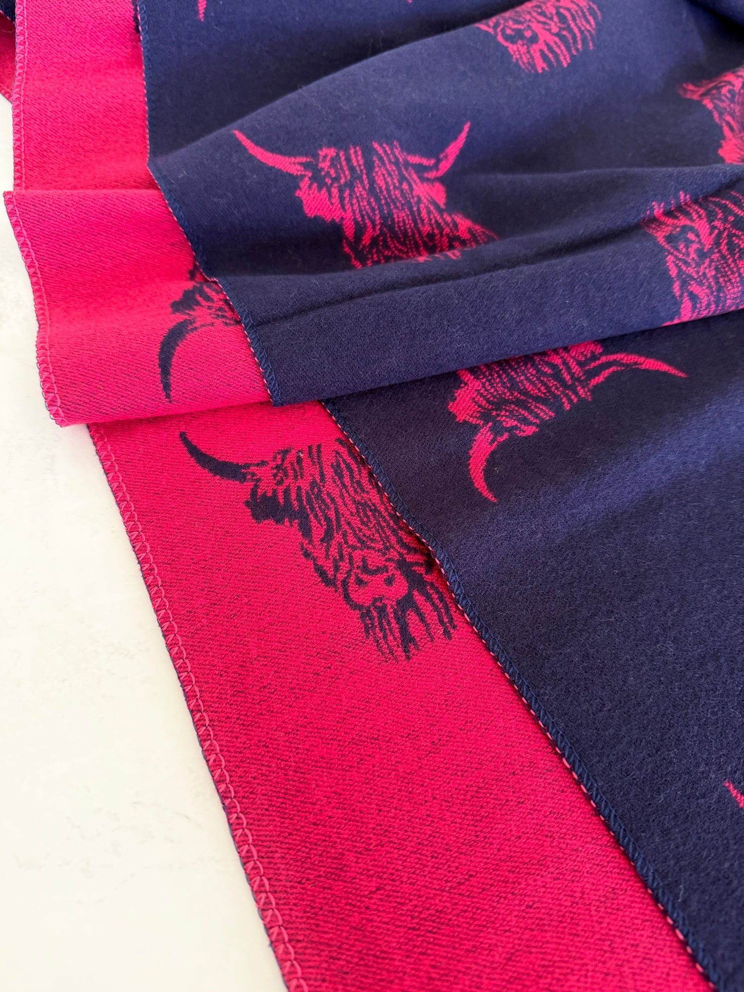 LARGE NAVY FUCHSIA HIGHLAND COW CASHMERE REVERSIBLE SHAWL SCARF