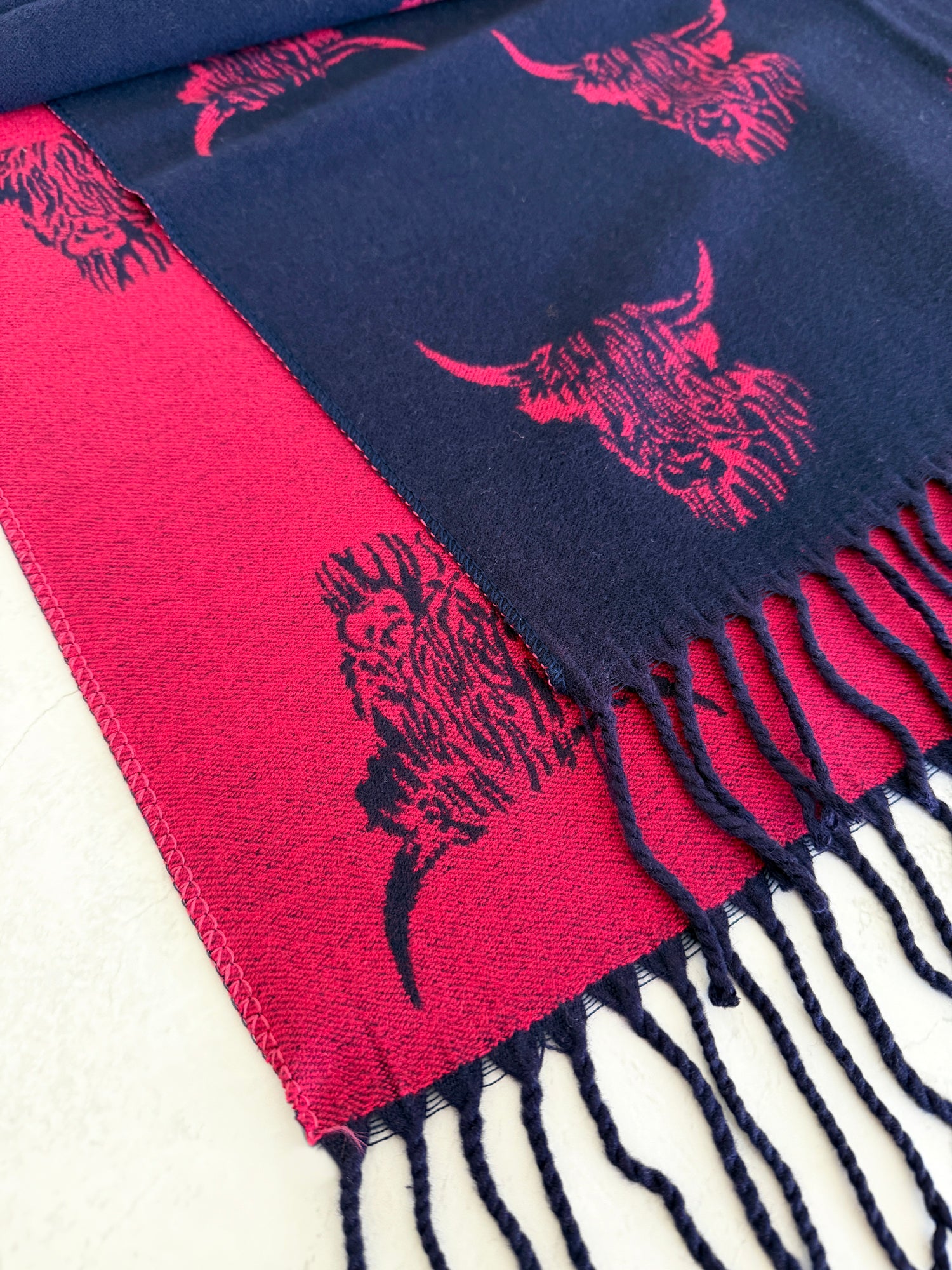 LARGE NAVY FUCHSIA HIGHLAND COW CASHMERE REVERSIBLE SHAWL SCARF