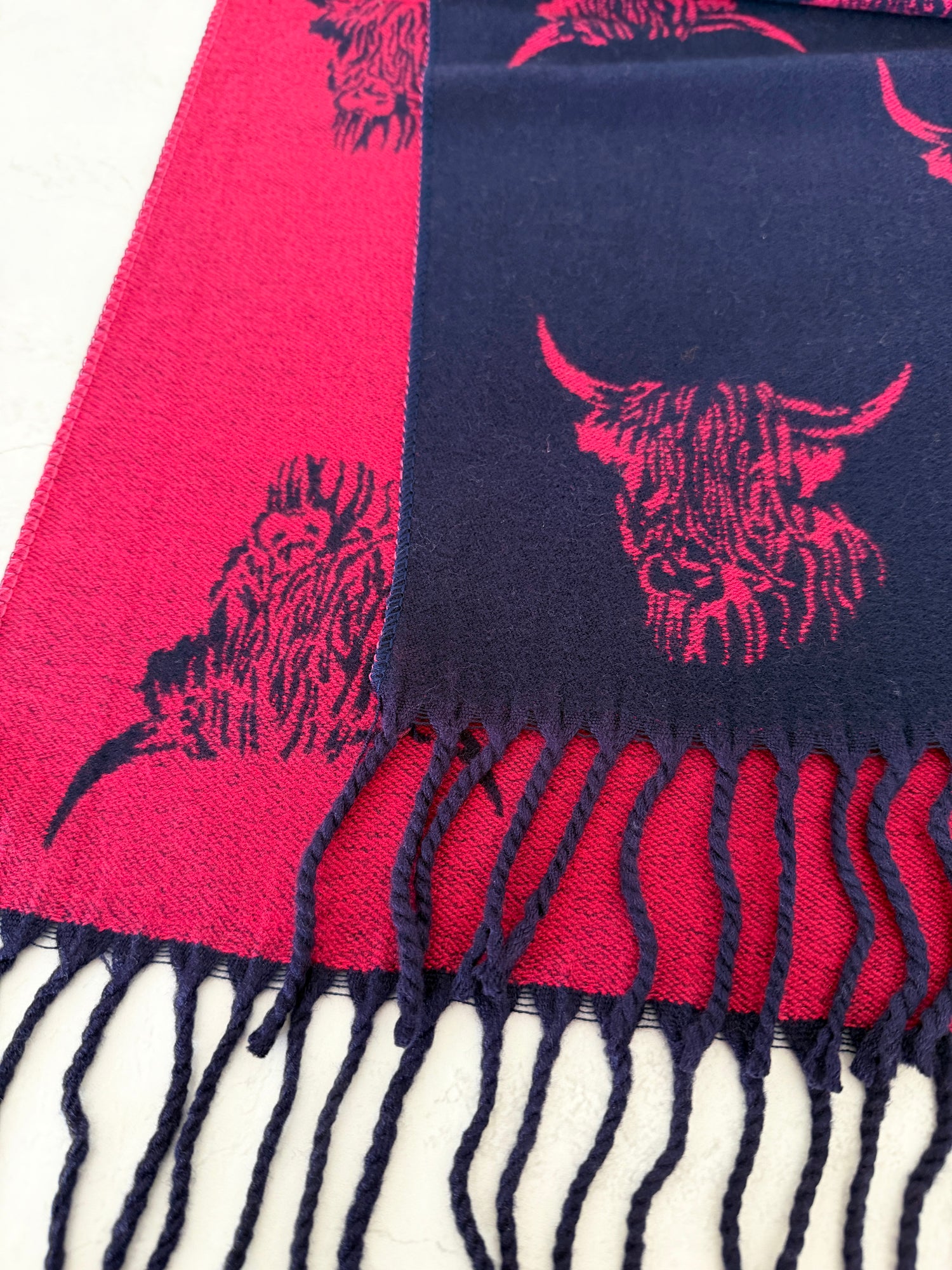 LARGE NAVY FUCHSIA HIGHLAND COW CASHMERE REVERSIBLE SHAWL SCARF