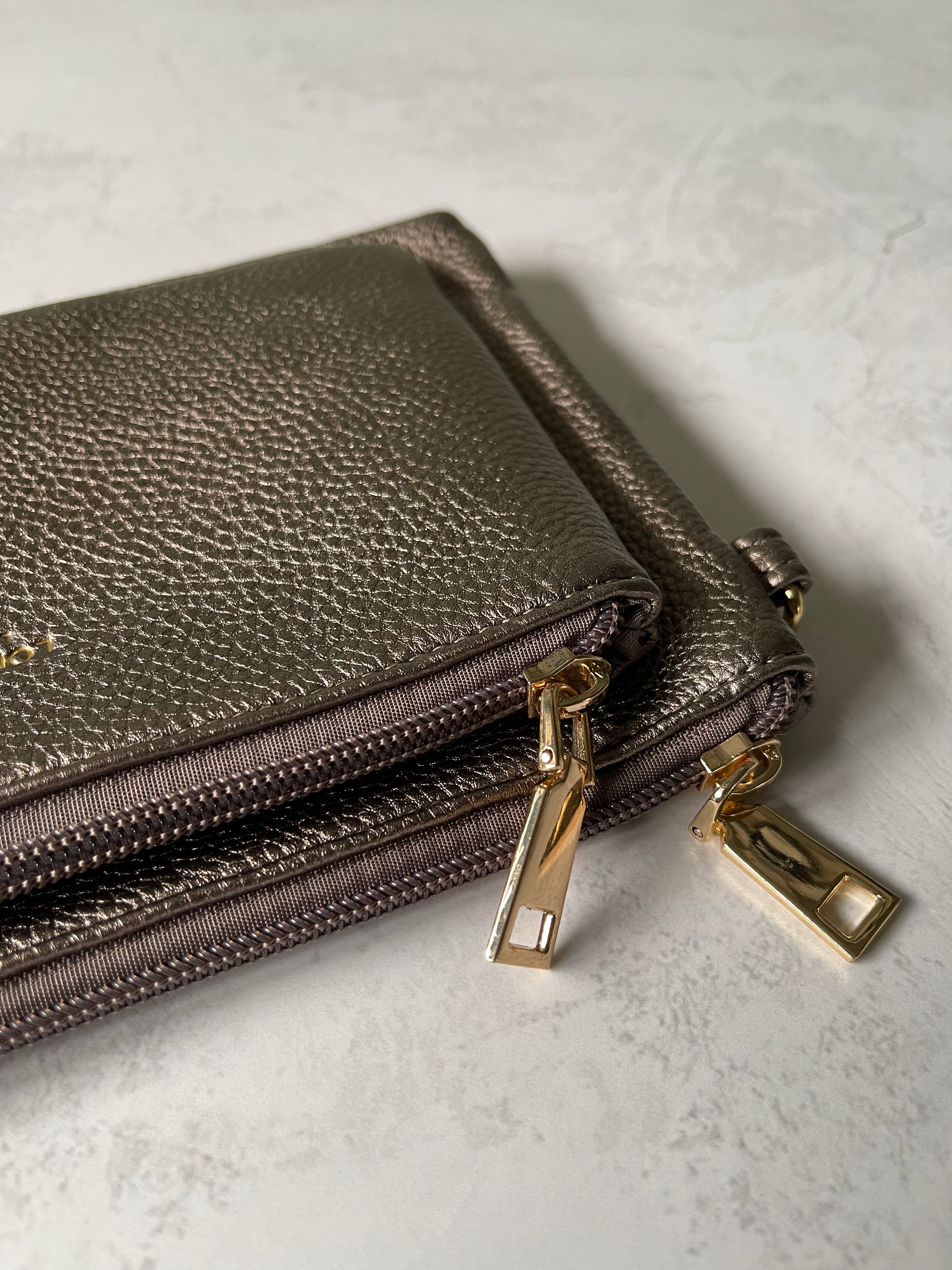 MULTI-POCKET CROSS BODY MESSENGER PURSE BAG WITH WRISTLET STRAP - PEWTER