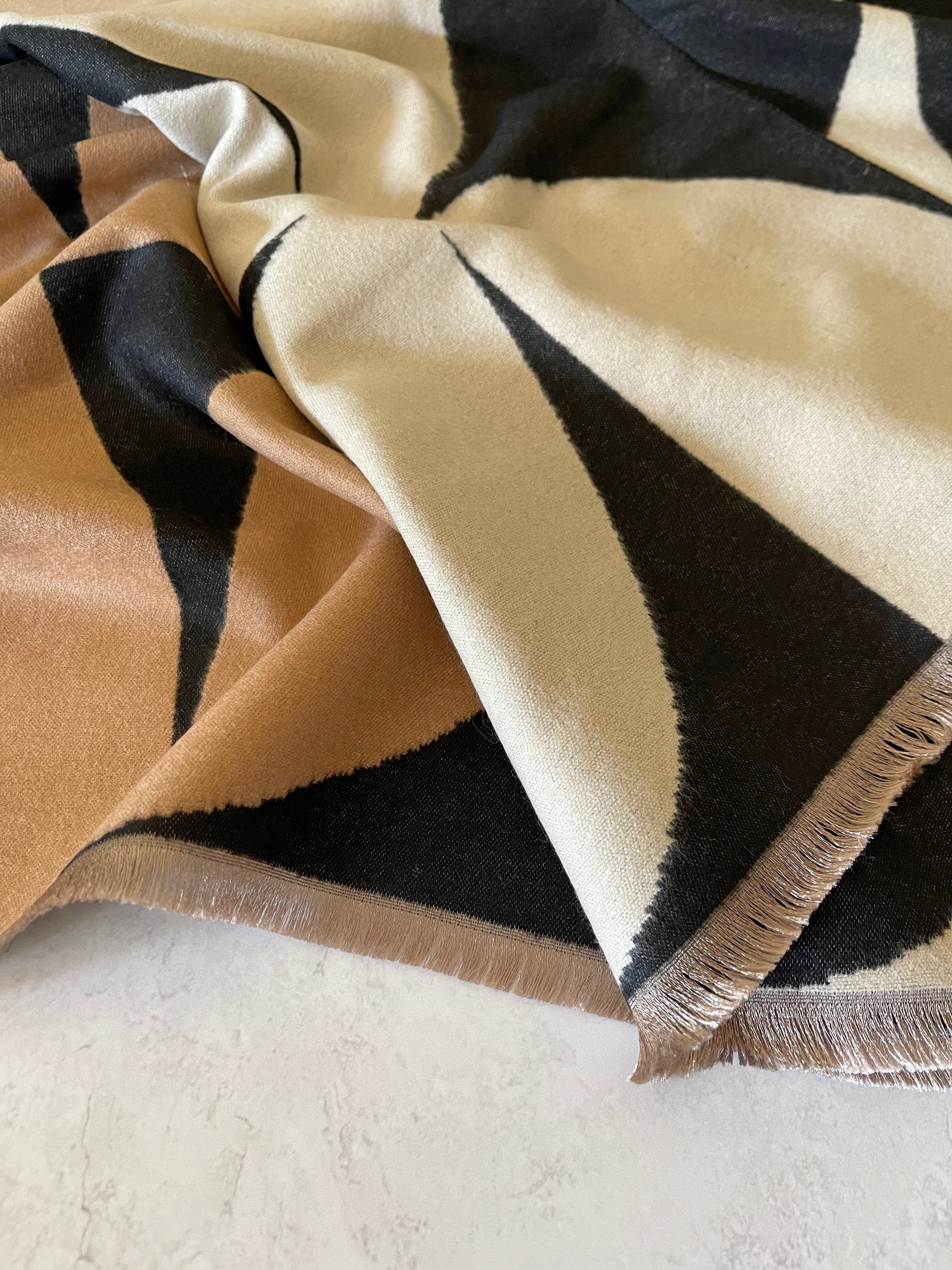 LARGE BLACK CASHMERE RETRO PRINT REVERSIBLE WINTER SHAWL BLANKET SCARF - A-SHU.CO.UK