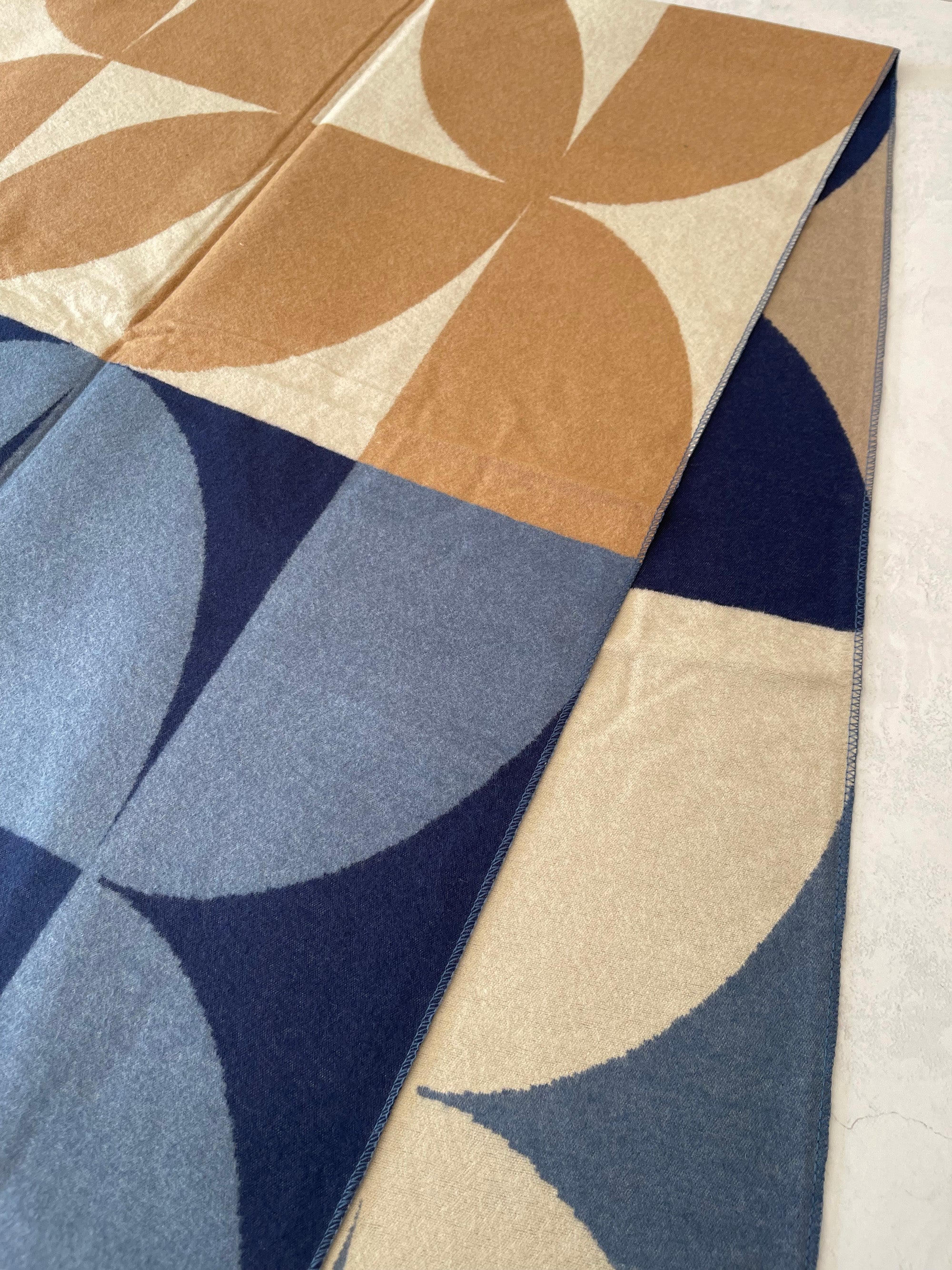 LARGE BLUE CASHMERE RETRO PRINT REVERSIBLE WINTER SHAWL BLANKET SCARF - A-SHU.CO.UK