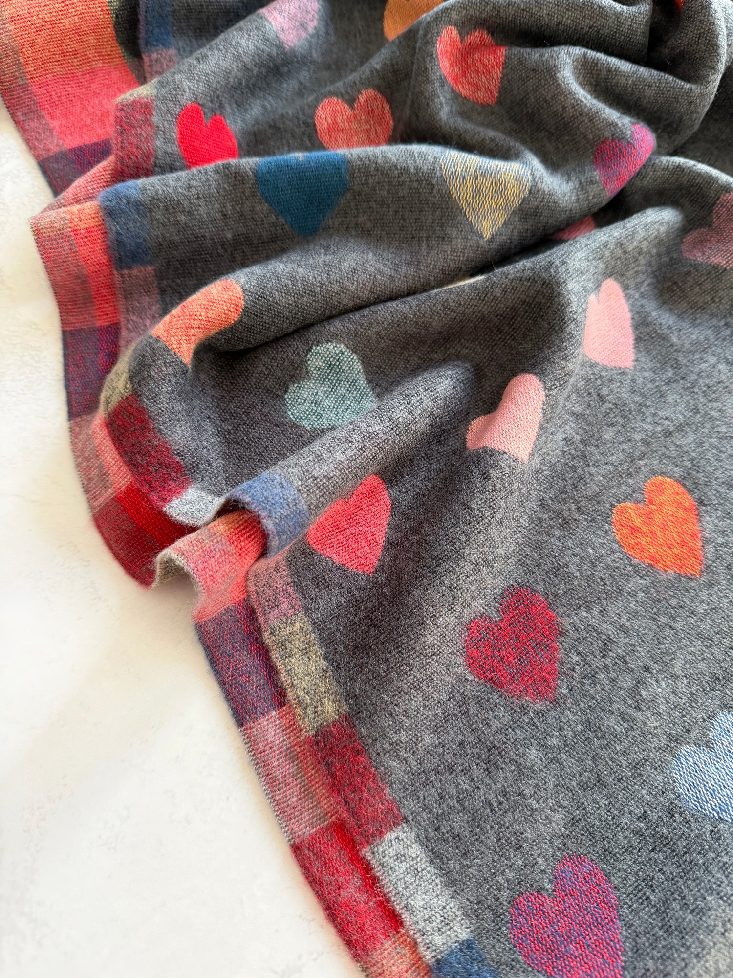 LARGE CHECKED HEART PRINT REVERSIBLE WINTER SHAWL BLANKET SCARF - GREY