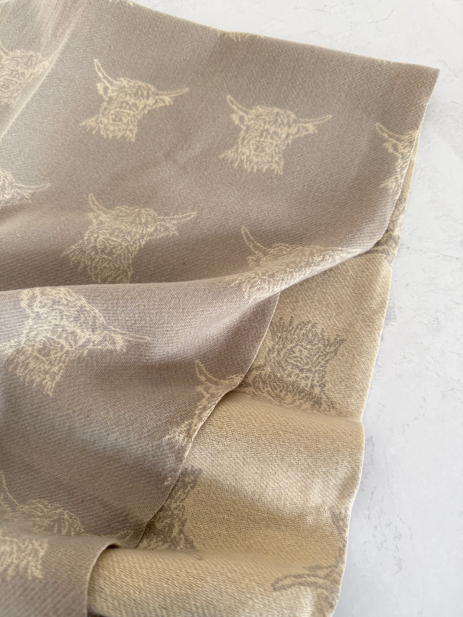 LARGE CREAM HIGHLAND COW PRINT REVERSIBLE WINTER SHAWL BLANKET SCARF