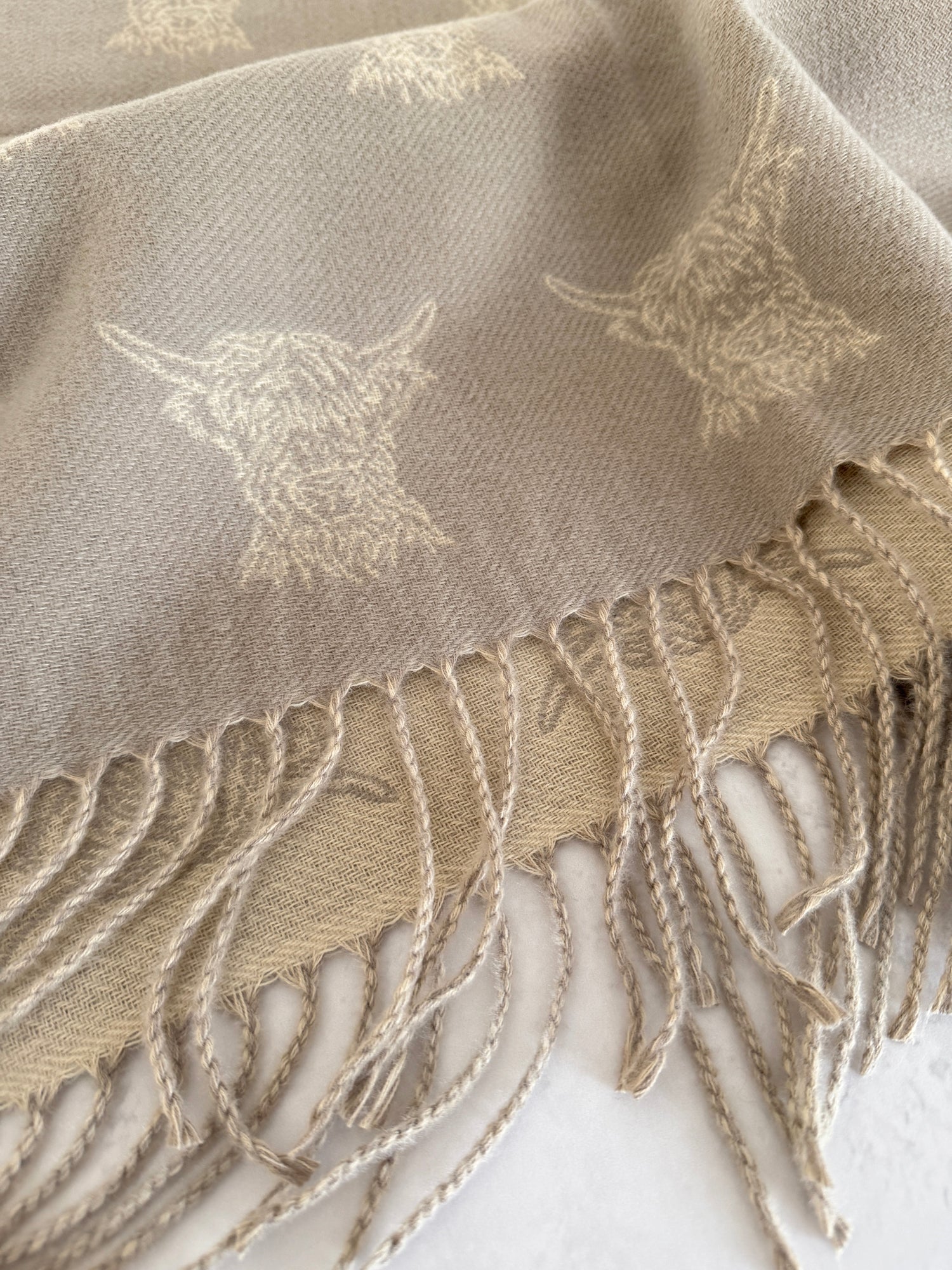 LARGE CREAM HIGHLAND COW PRINT REVERSIBLE WINTER SHAWL BLANKET SCARF