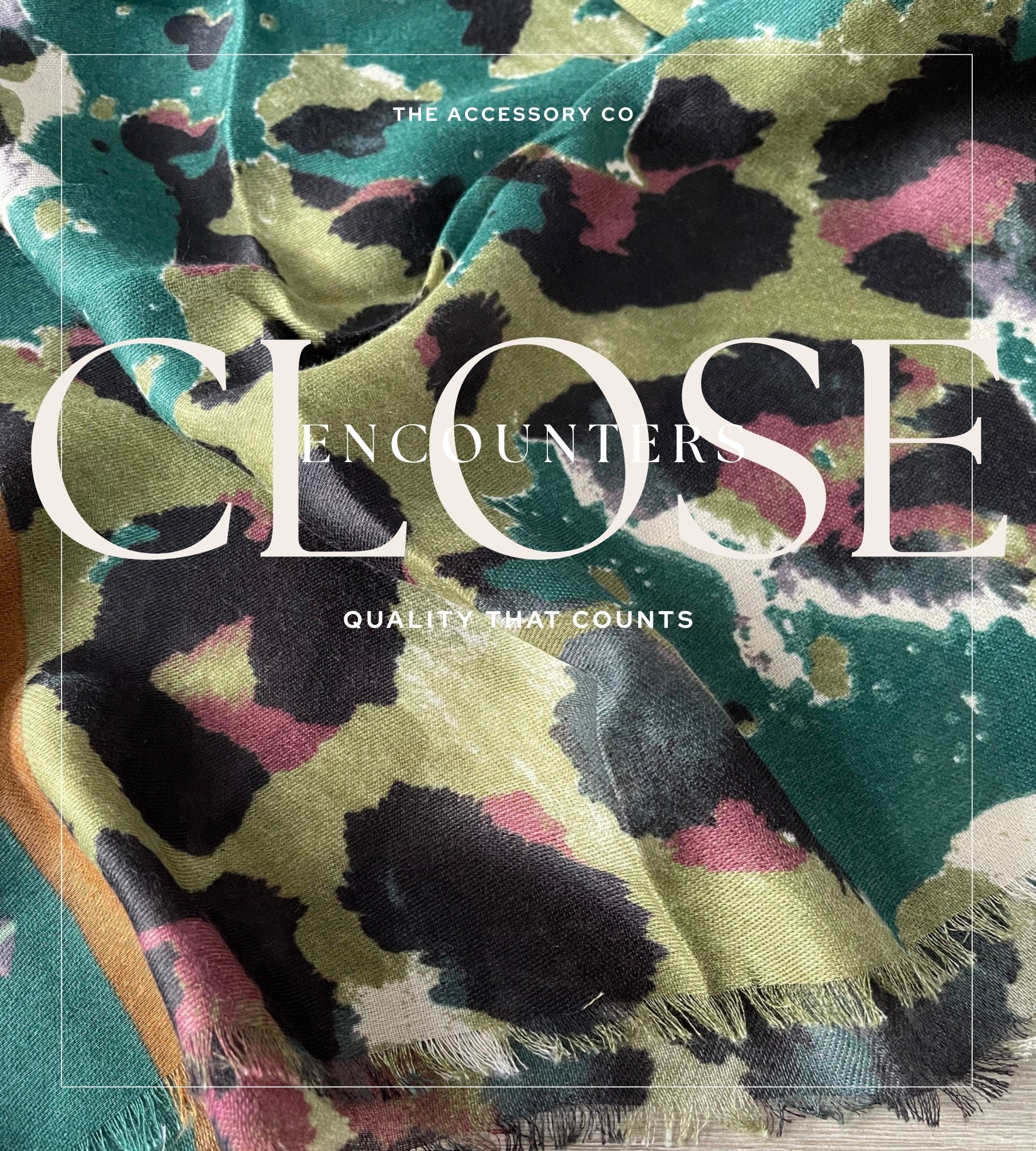 LARGE GREEN CAMEO LEOPARD PRINT SCARF