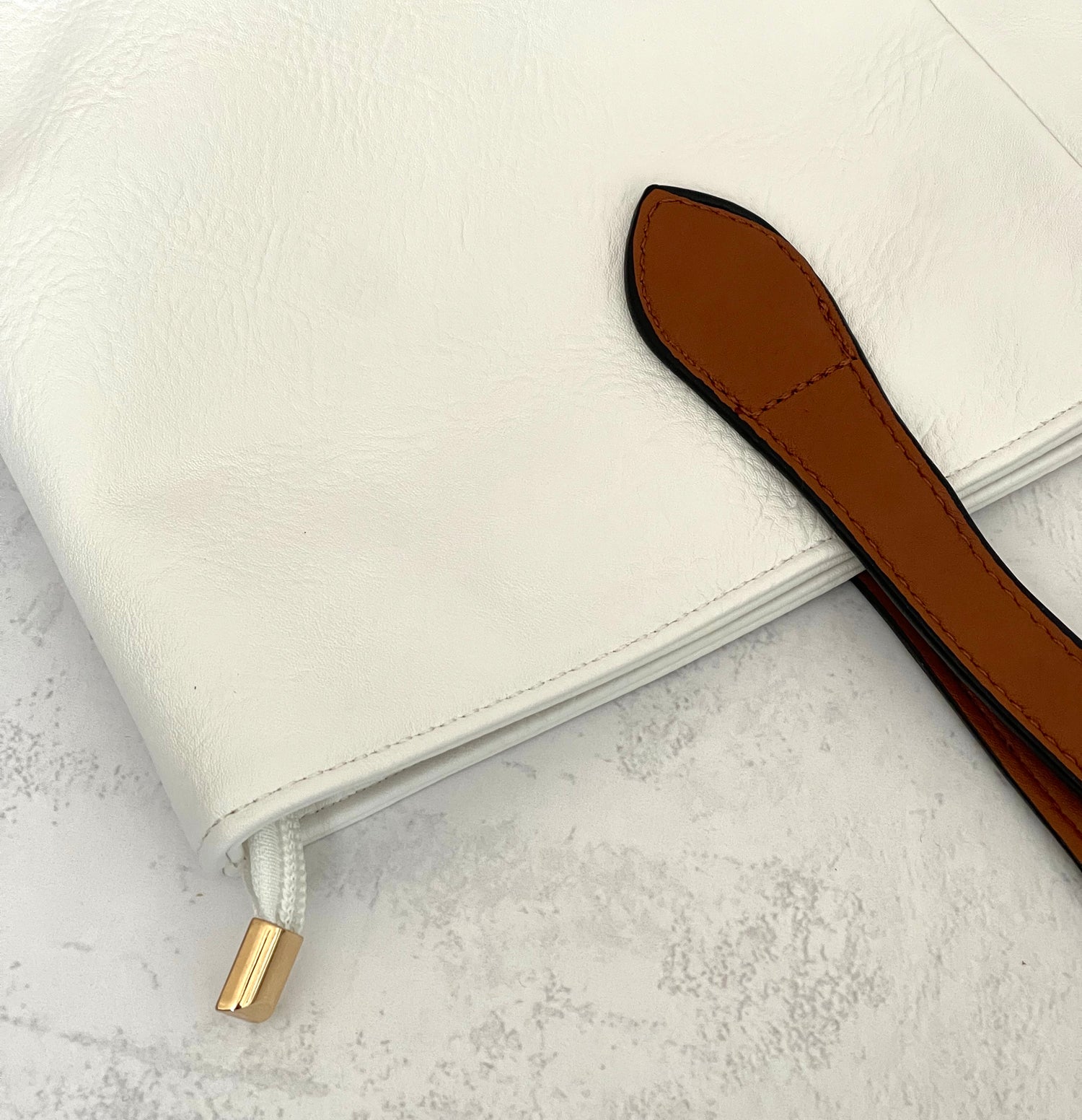 LIGHTWEIGHT WHITE FAUX LEATHER TOTE HANDBAG - A-SHU.CO.UK