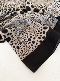 LIGHTWEIGHT BLACK LEOPARD DOT PRINT SCARF