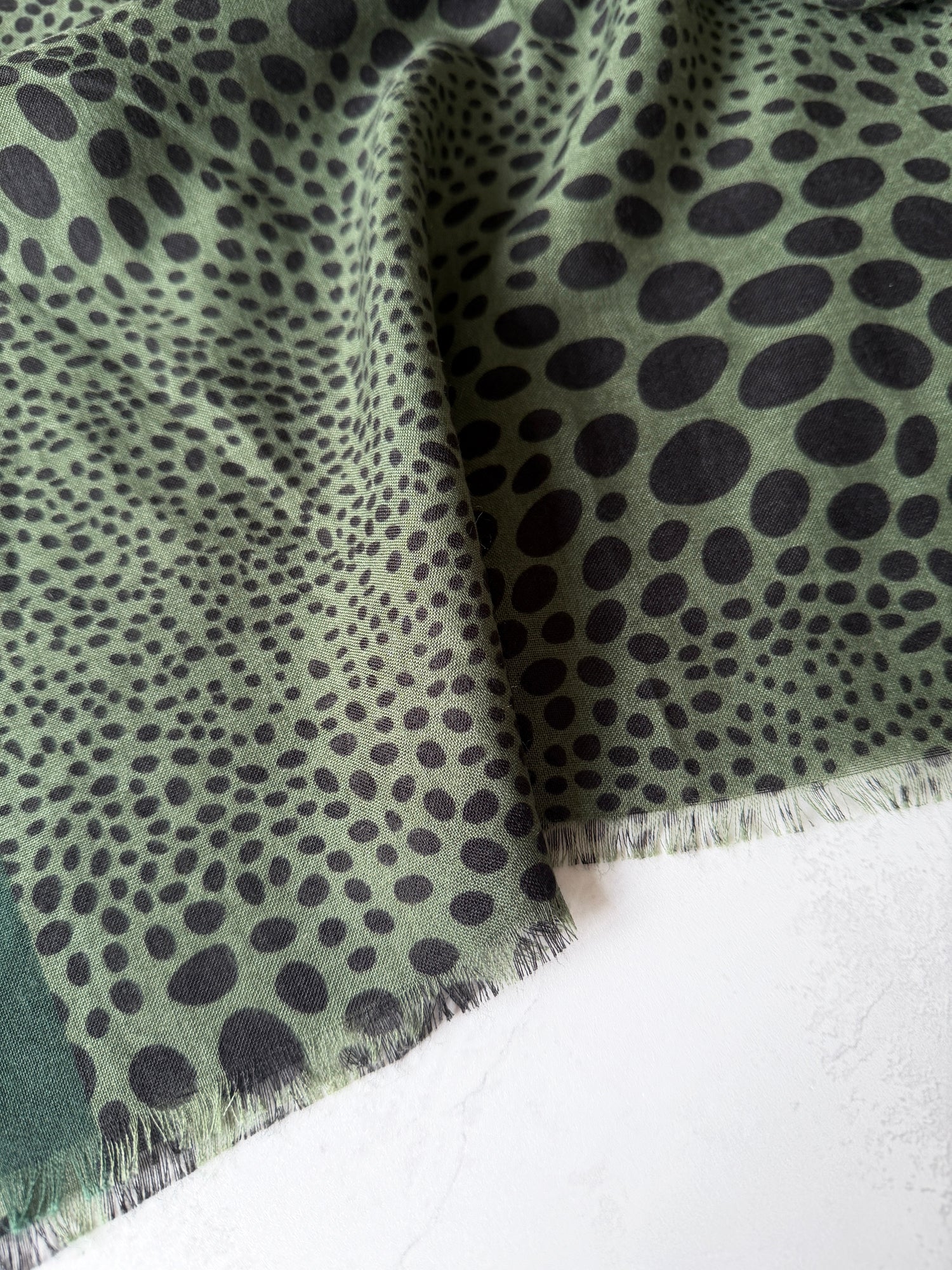 LIGHTWEIGHT GREEN LEOPARD DOT PRINT SCARF
