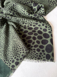 LIGHTWEIGHT GREEN LEOPARD DOT PRINT SCARF