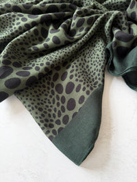 LIGHTWEIGHT GREEN LEOPARD DOT PRINT SCARF