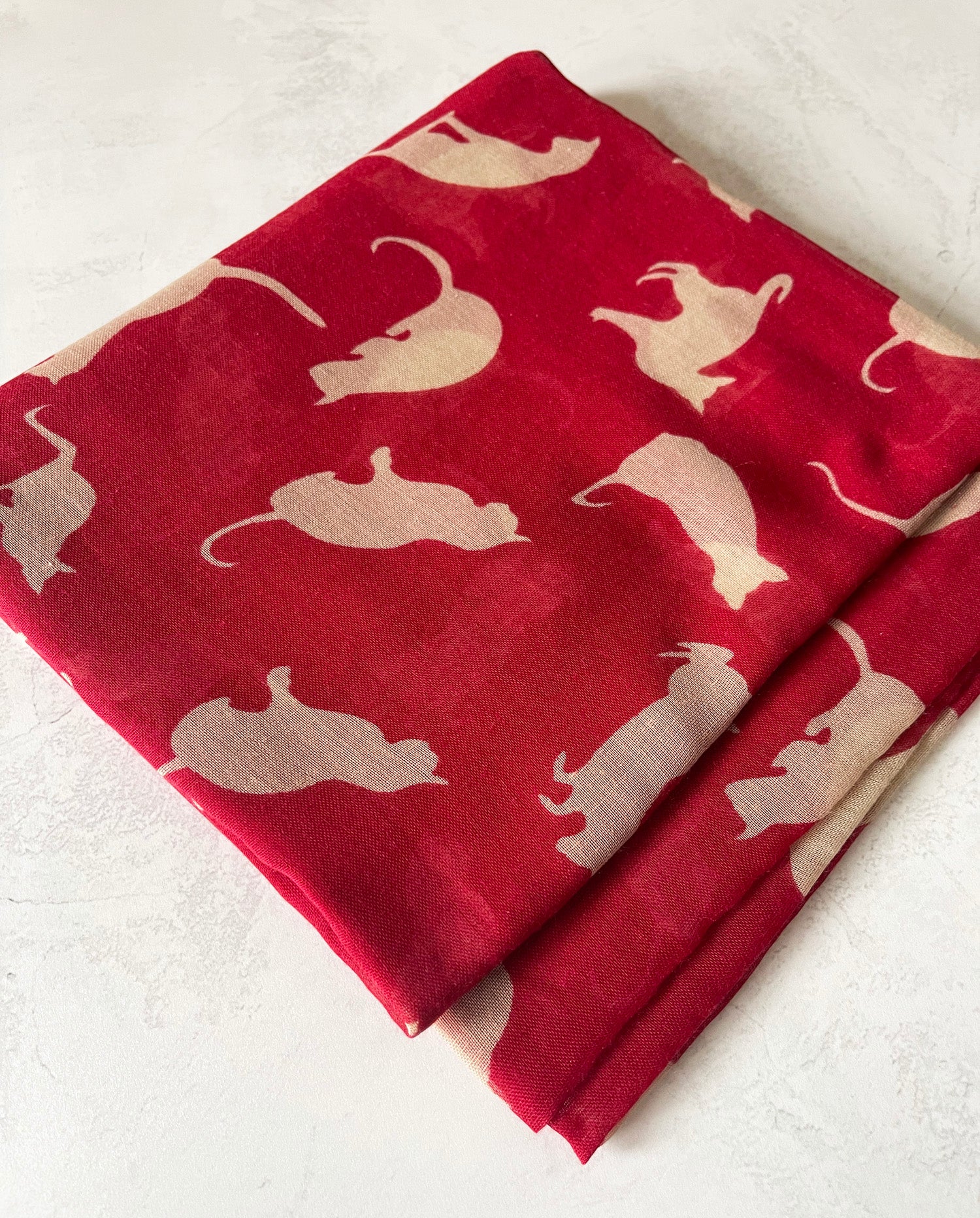 LIGHTWEIGHT PLAIN RED AND BEIGE CAT SCARF