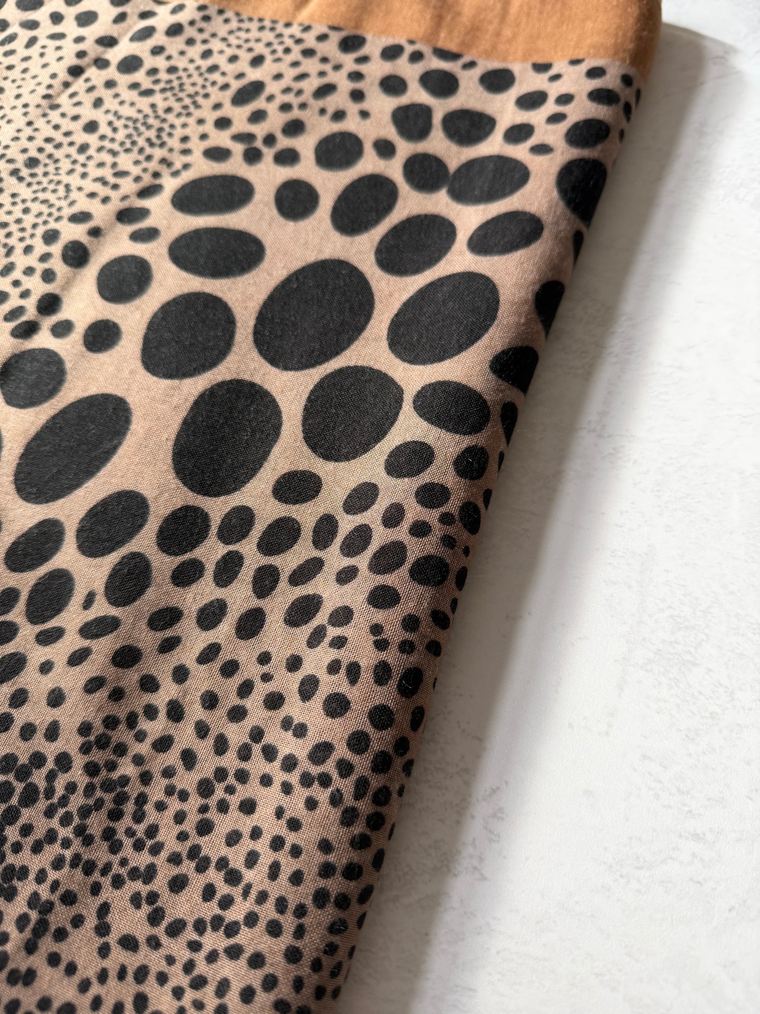 LIGHTWEIGHT TAUPE LEOPARD DOT PRINT SCARF