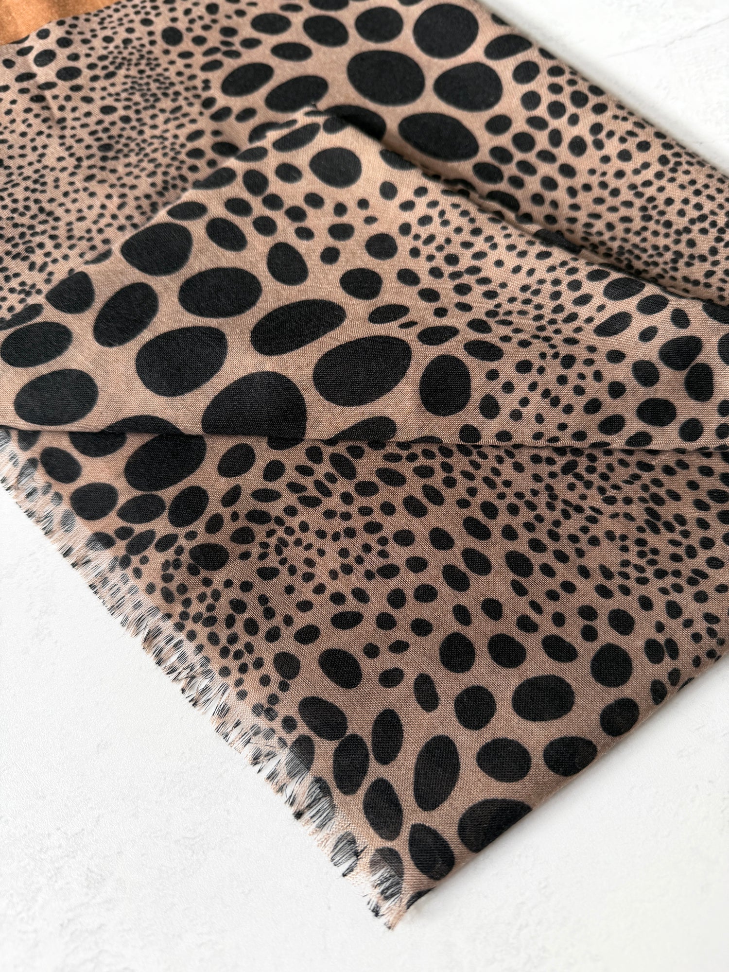 LIGHTWEIGHT TAUPE LEOPARD DOT PRINT SCARF
