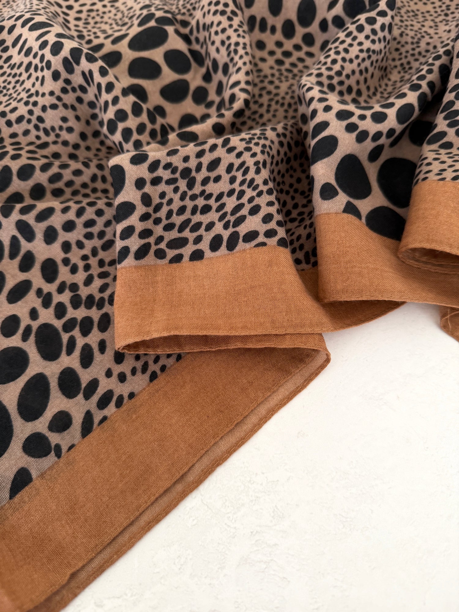 LIGHTWEIGHT TAUPE LEOPARD DOT PRINT SCARF