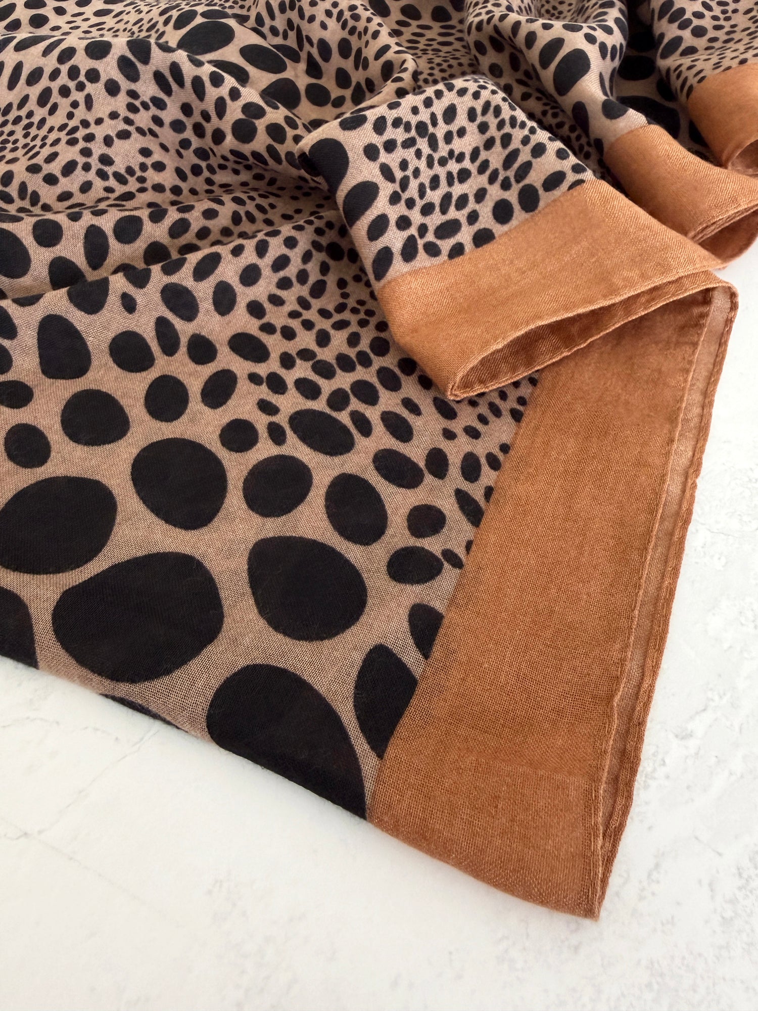 LIGHTWEIGHT TAUPE LEOPARD DOT PRINT SCARF