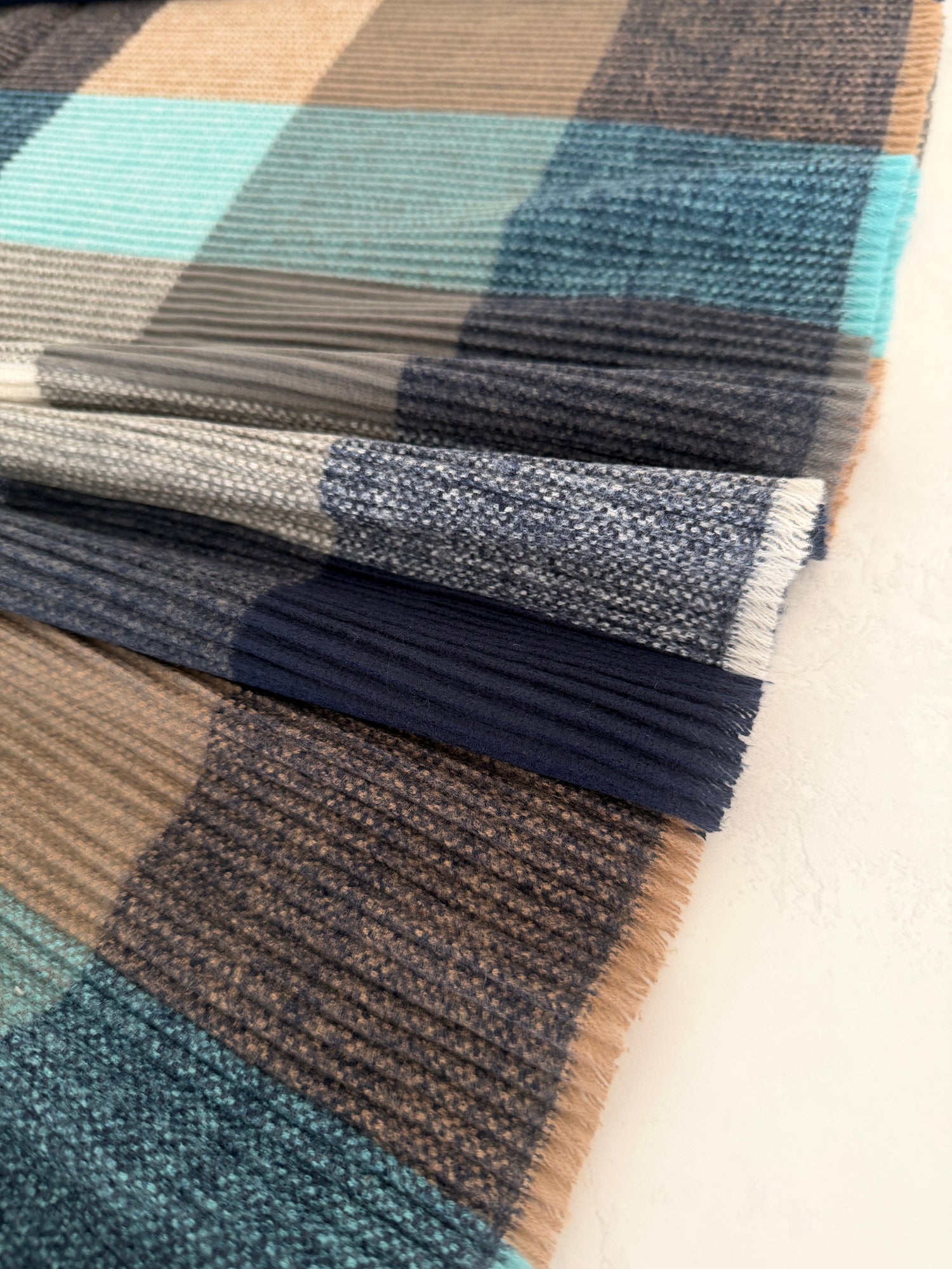 LONG BLUE CRINKLE COLOUR-BLOCK STRETCHY CHECK SCARF
