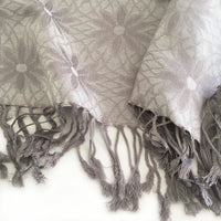 LARGE SILVER FLORAL DAISY PRINT GEOMETRIC REVERSIBLE PASHMINA SHAWL SCARF