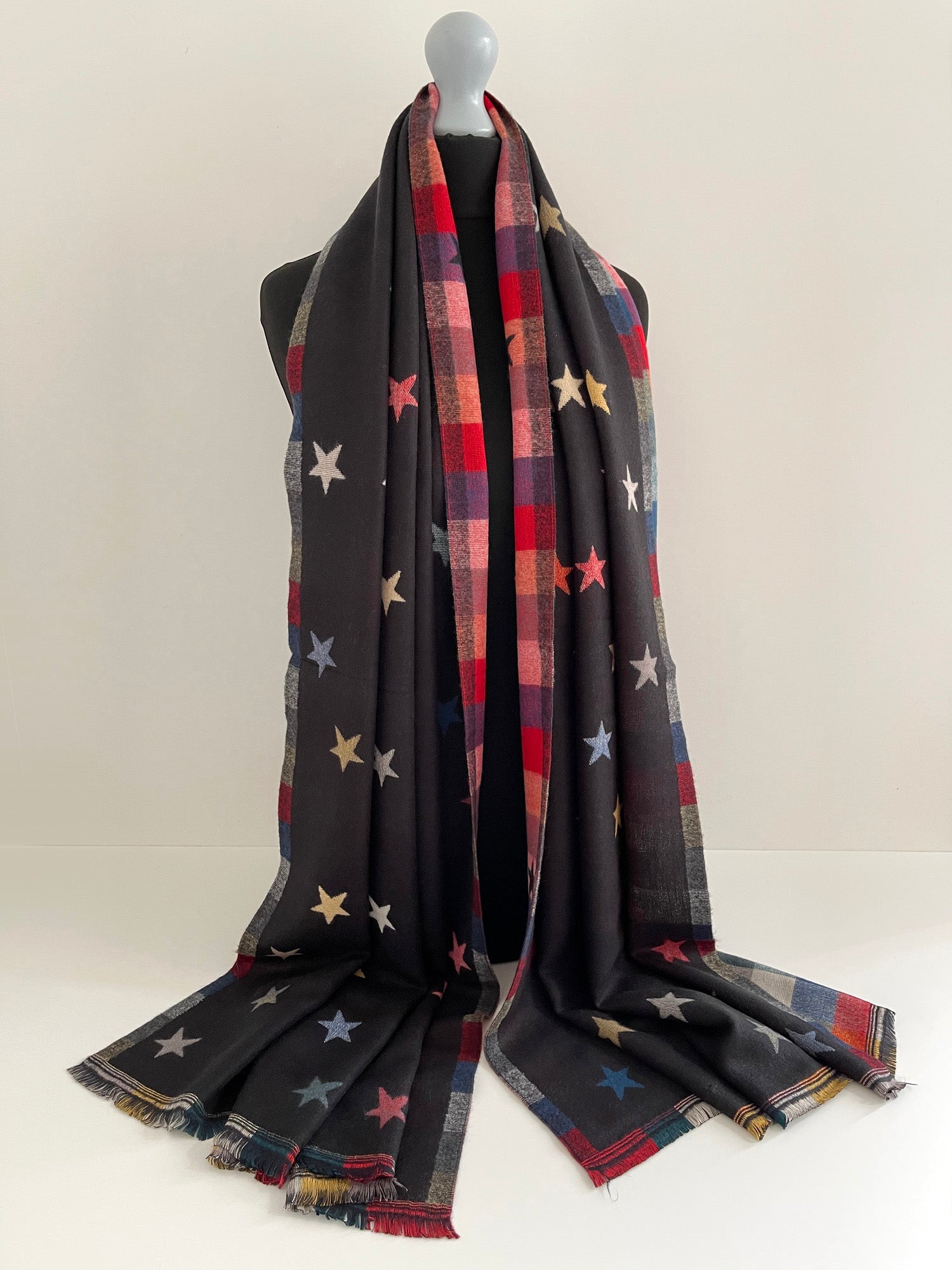 LARGE BLACK STAR PRINT REVERSIBLE CHECKED WINTER SHAWL BLANKET SCARF