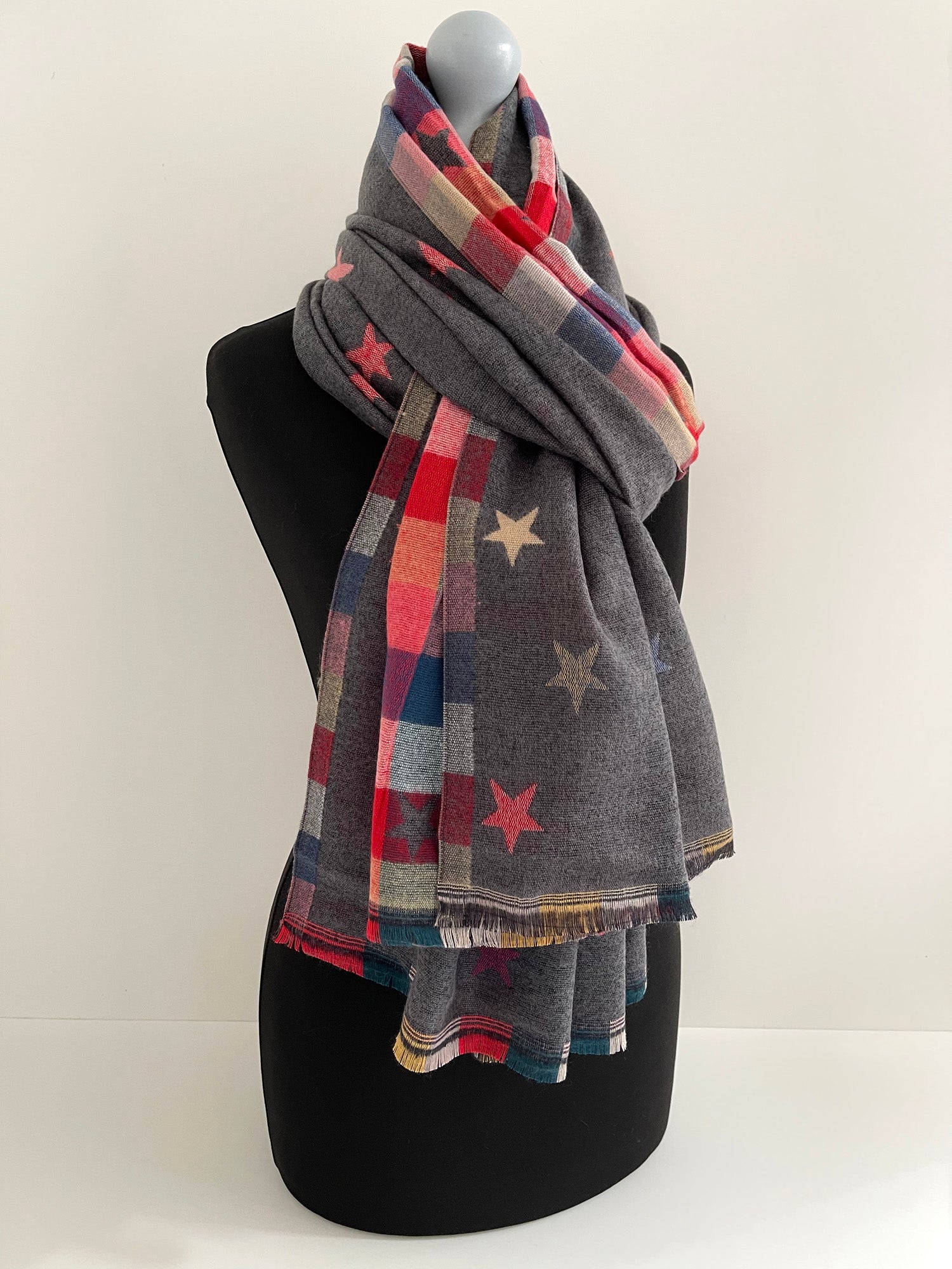 LARGE GREY STAR PRINT REVERSIBLE CHECKED WINTER SHAWL BLANKET SCARF