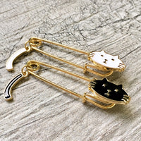 A-SHU GOLD METAL 3-D WHITE CAT BROOCH SAFETY PIN / LAPEL PIN - A-SHU.CO.UK