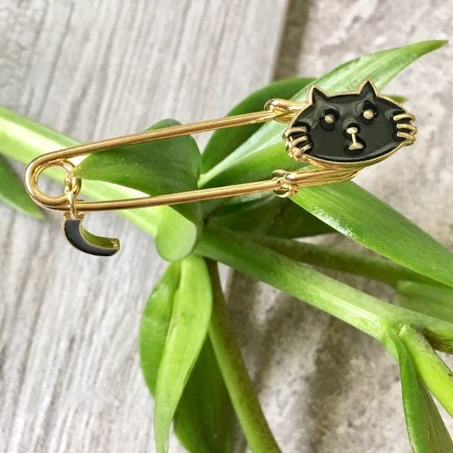 A-SHU GOLD METAL 3-D BLACK CAT BROOCH SAFETY PIN / LAPEL PIN - A-SHU.CO.UK