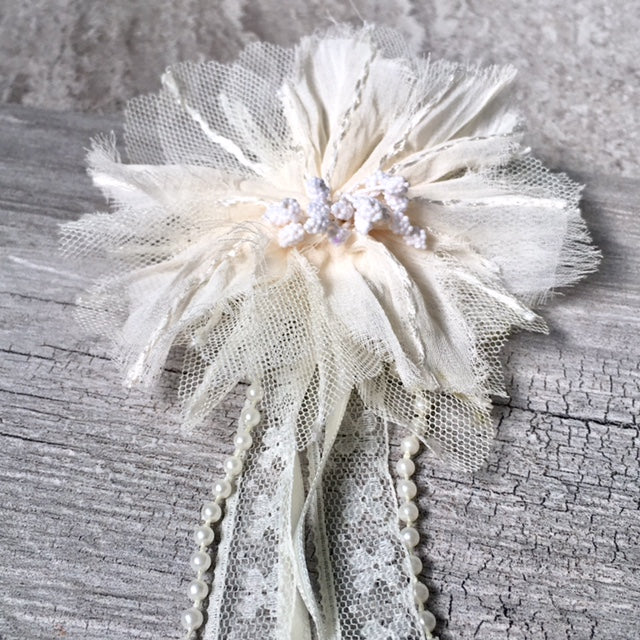 A-SHU PEARL AND RIBBON CREAM FABRIC FLOWER LACE CORSAGE CLIP - A-SHU.CO.UK